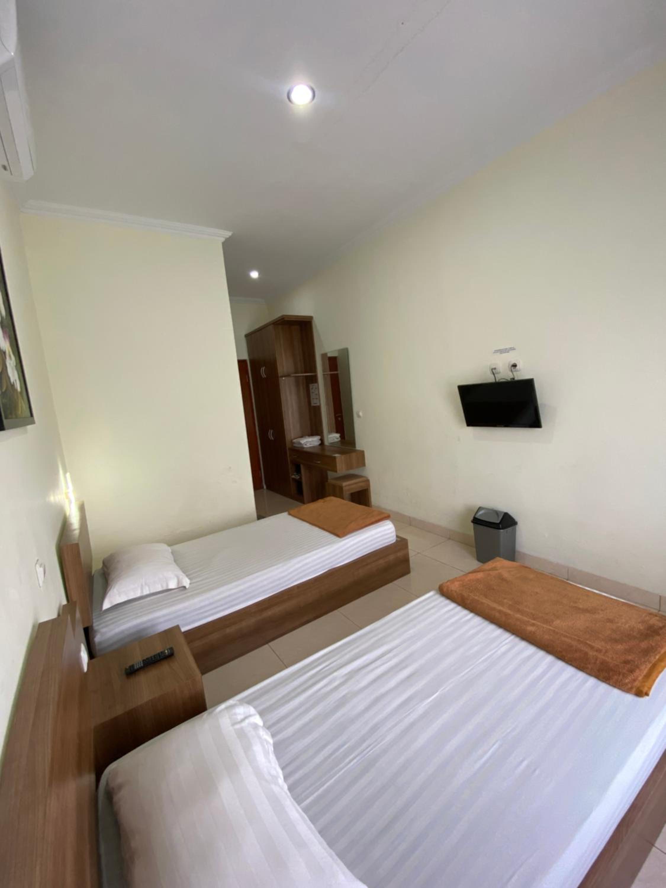 Adiputra Guesthouse HomiQ view 2