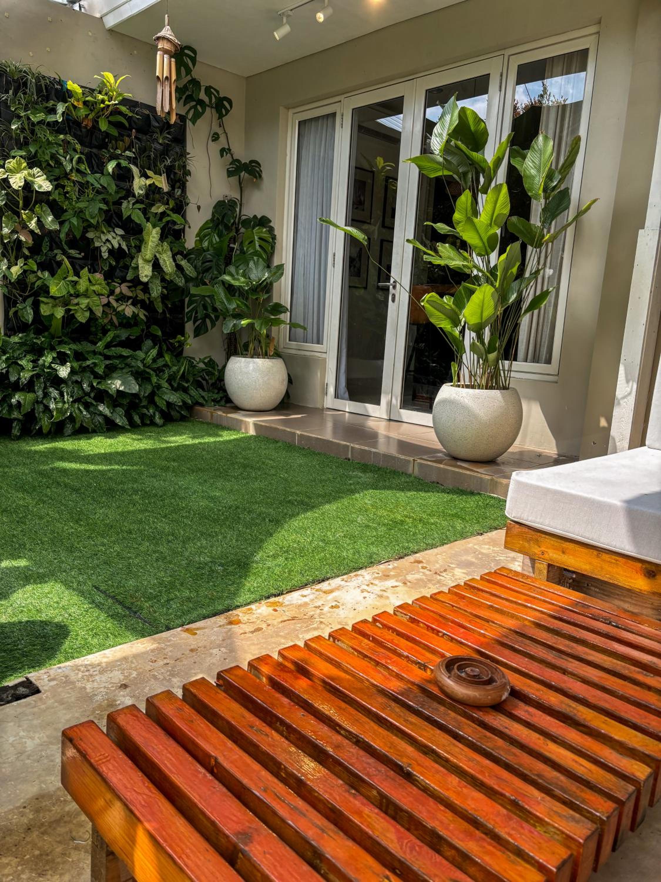 Cozy Botanical Garden House view 4