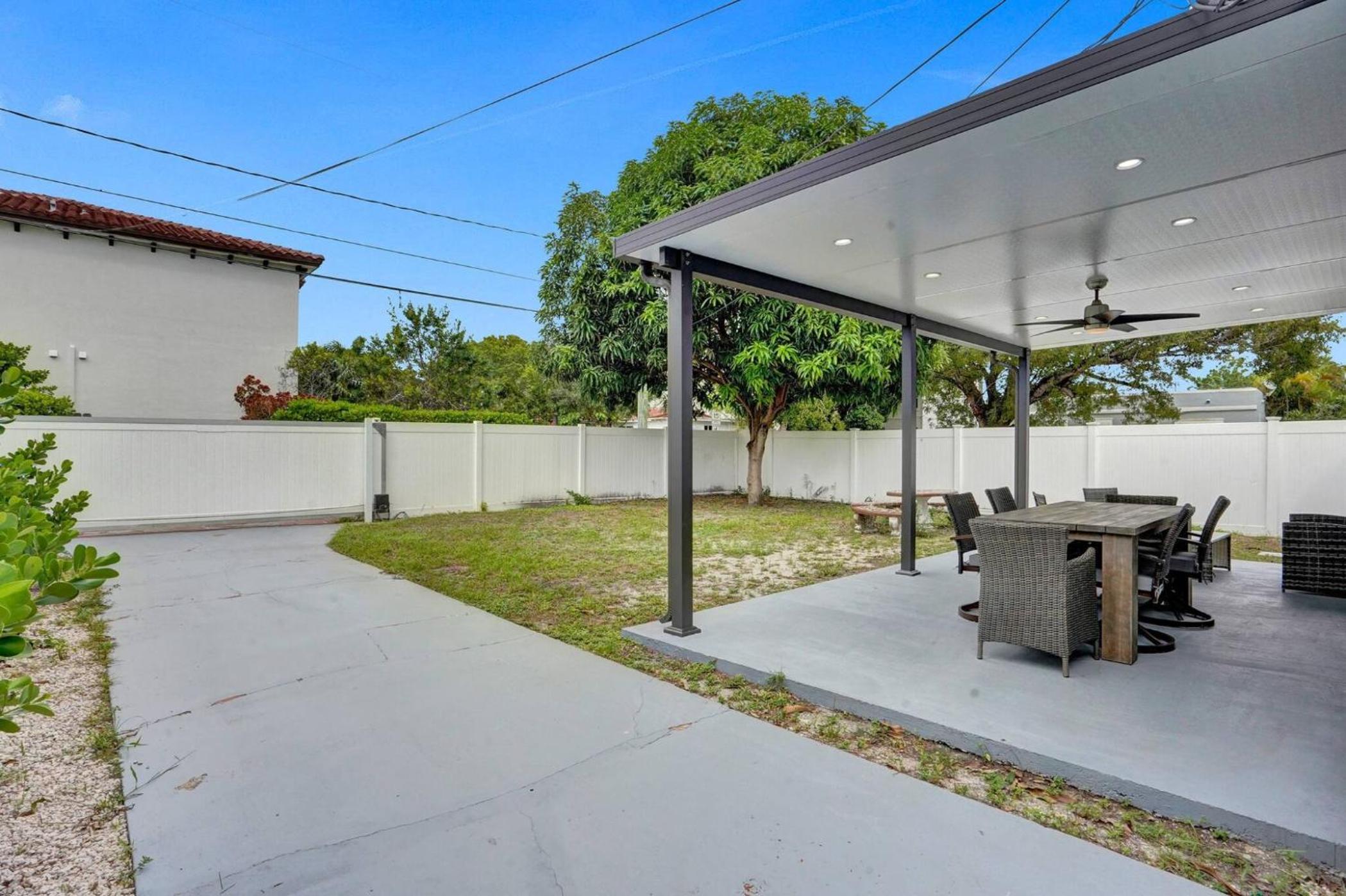 Hollywood Lux Retreat