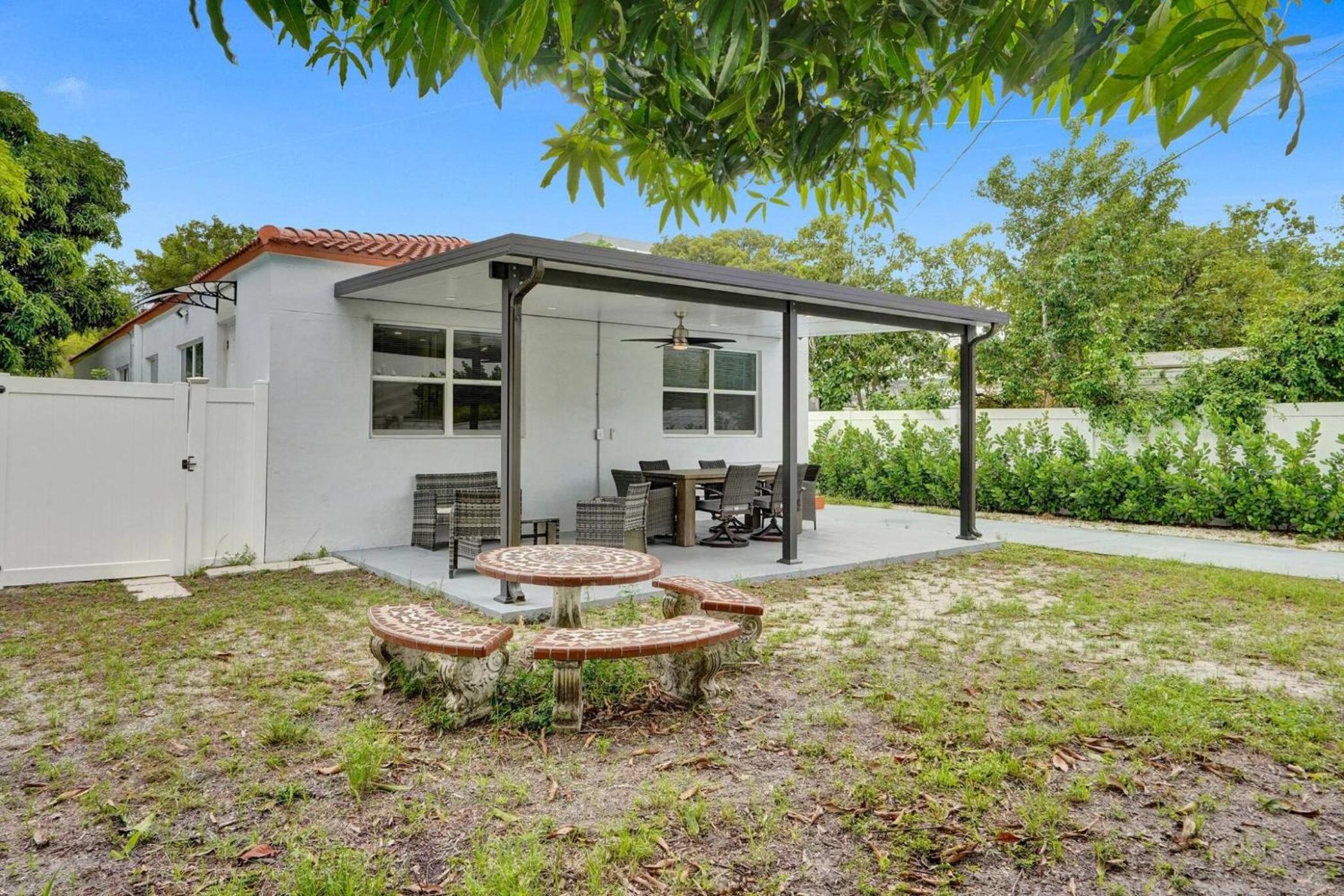 Hollywood Lux Retreat