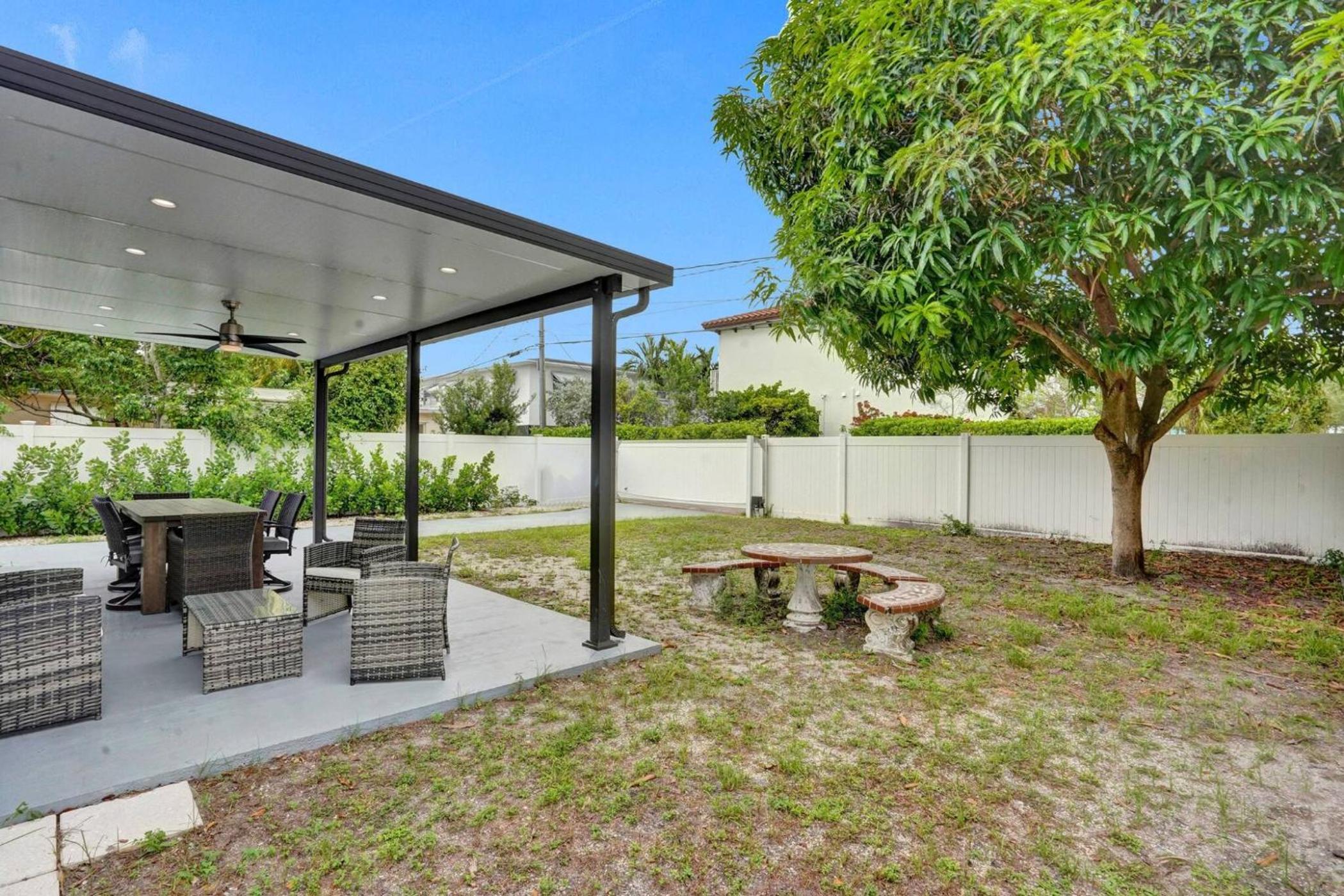 Hollywood Lux Retreat