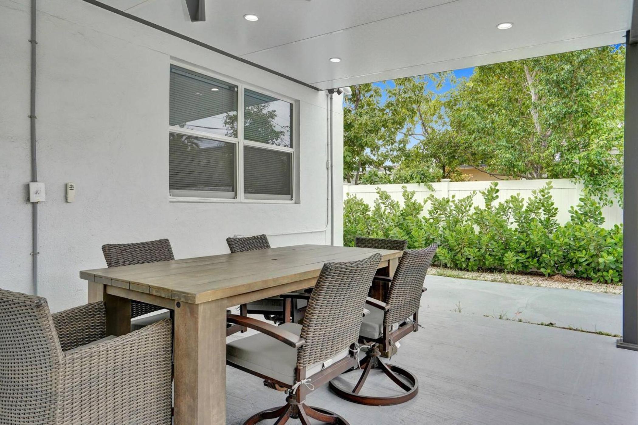 Hollywood Lux Retreat
