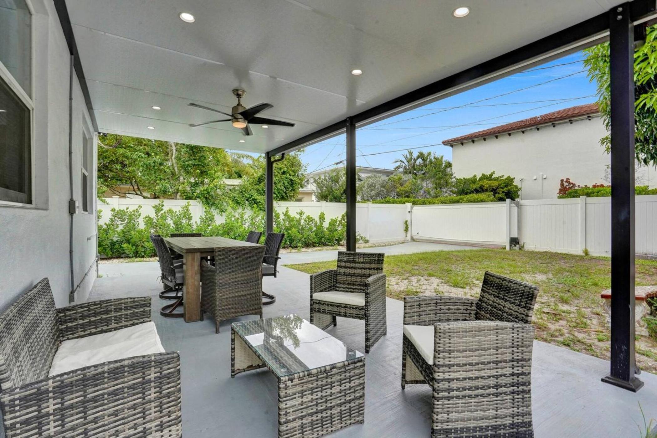 Hollywood Lux Retreat