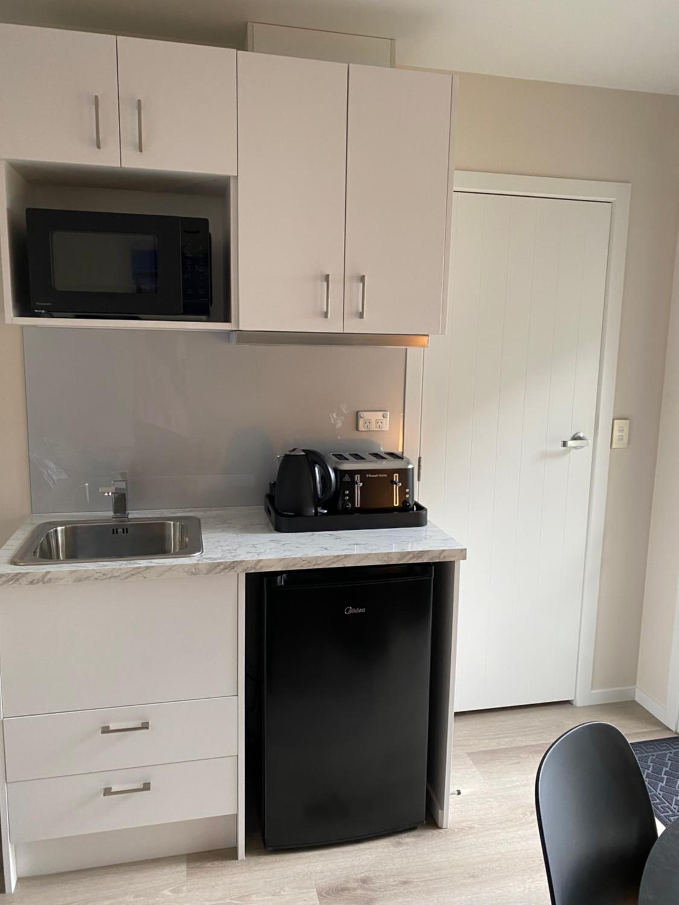 Ihimaera Suite 1 or 2 brm River Garden Cambridge with Complimentary Continental Breakfast