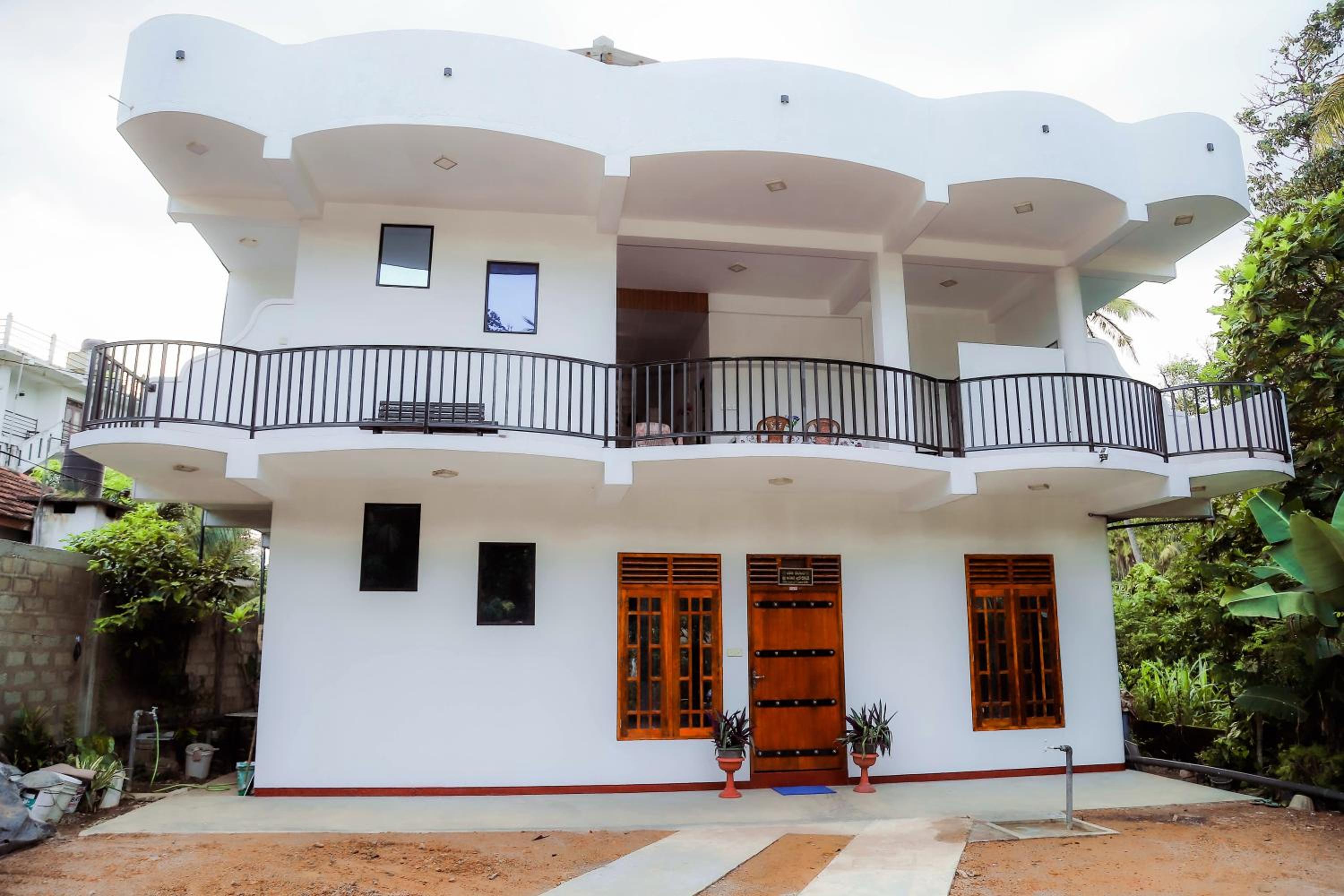 Hotel Lotus Grand Rest - Image 1