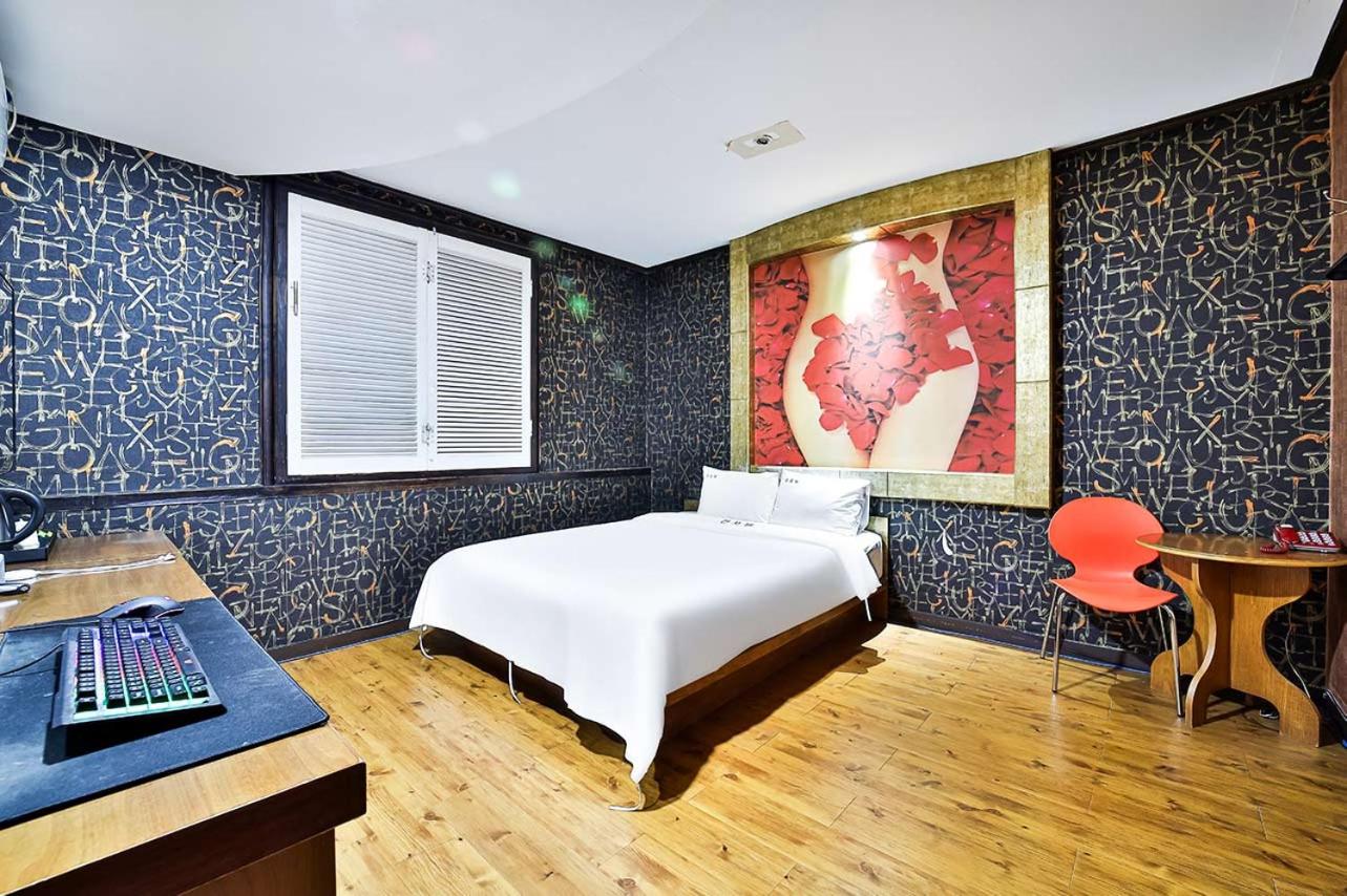 Khan Motel