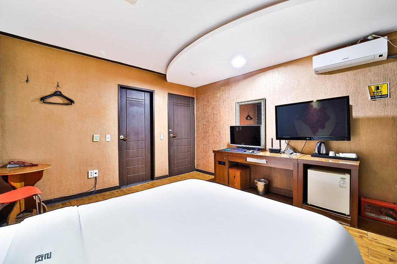 Khan Motel