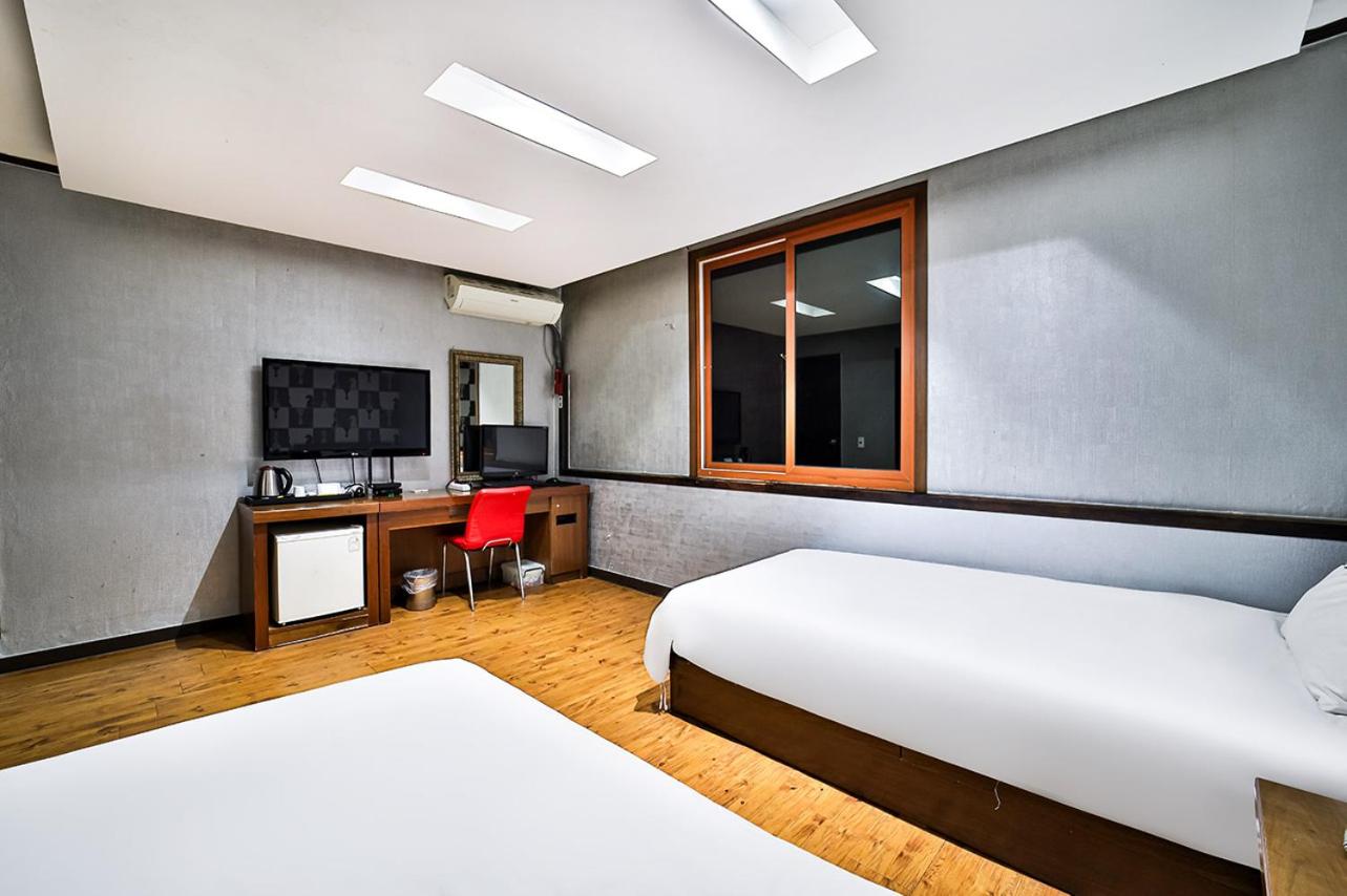 Khan Motel