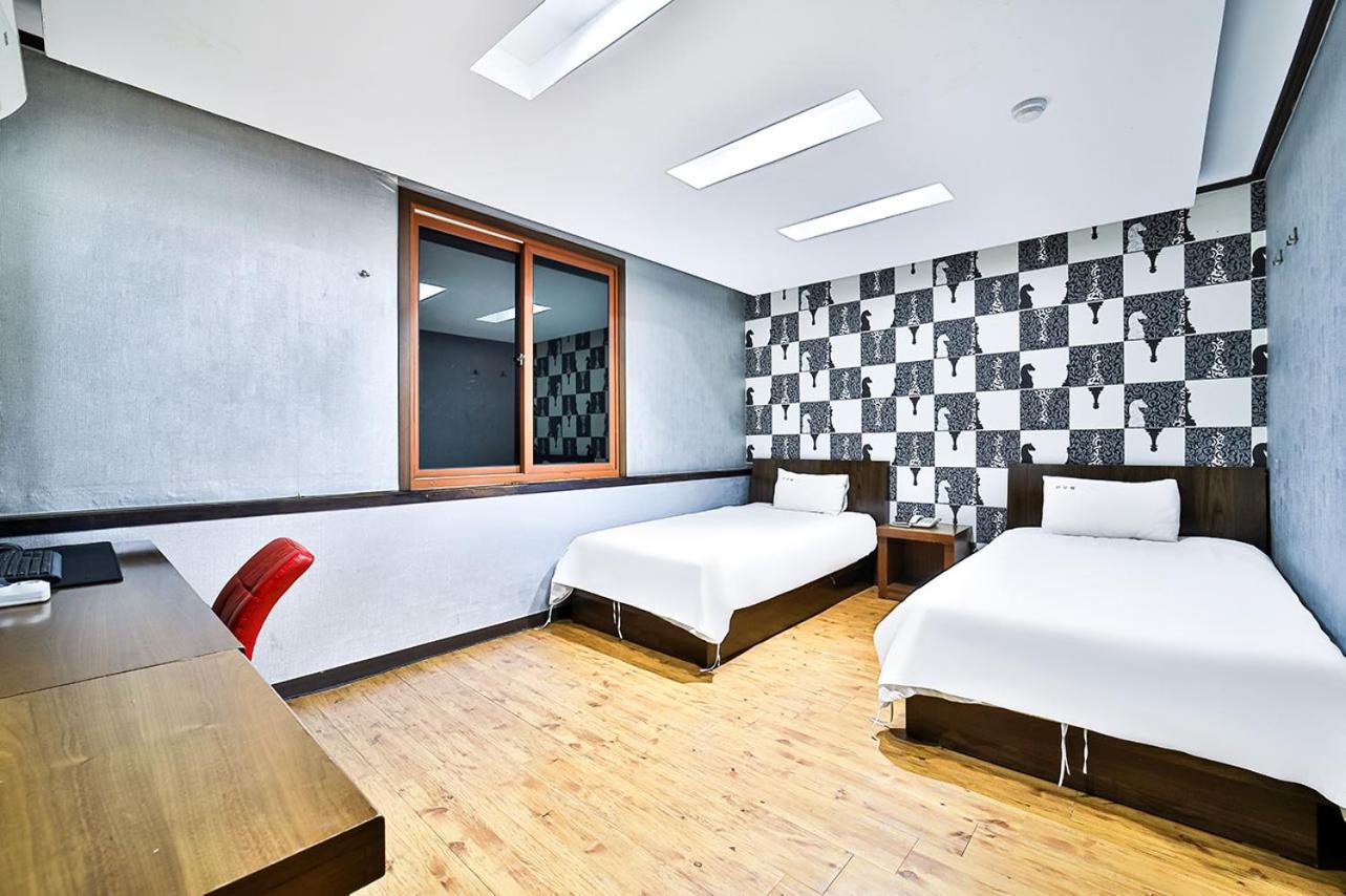 Khan Motel