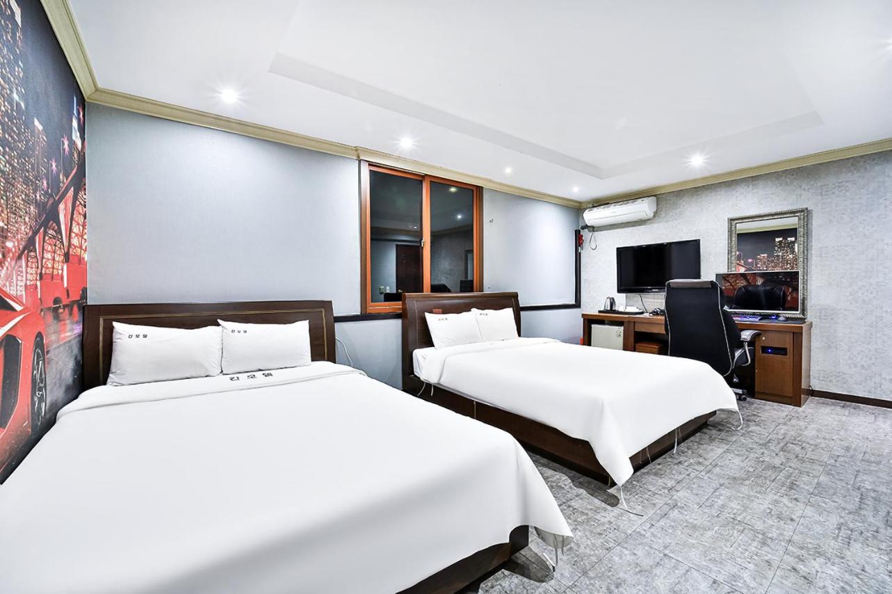 Khan Motel
