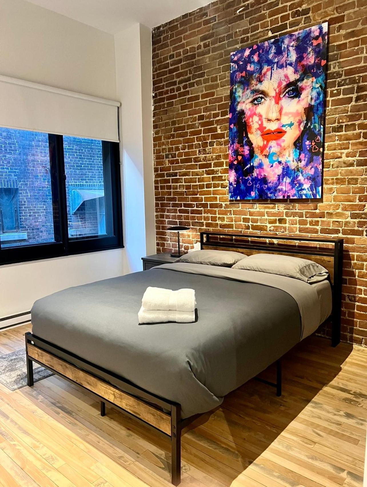 Elegant 3 Bedroom apartment in old port - 201
