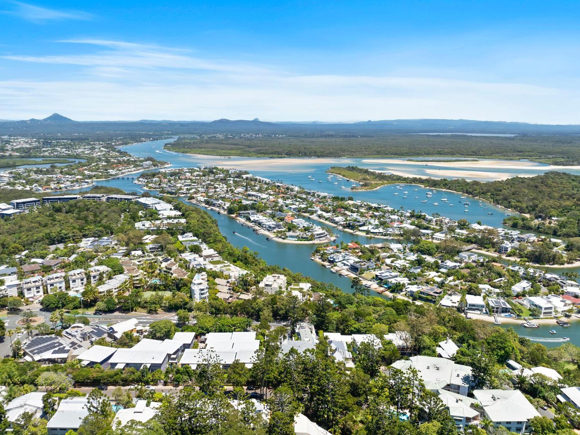 Noosa Views 4 Noosa Drive 33 Stylish Coastal Retreat