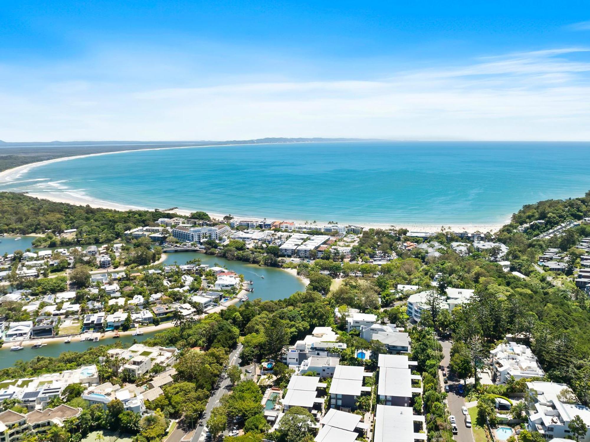 Noosa Views 4 Noosa Drive 33 Stylish Coastal Retreat
