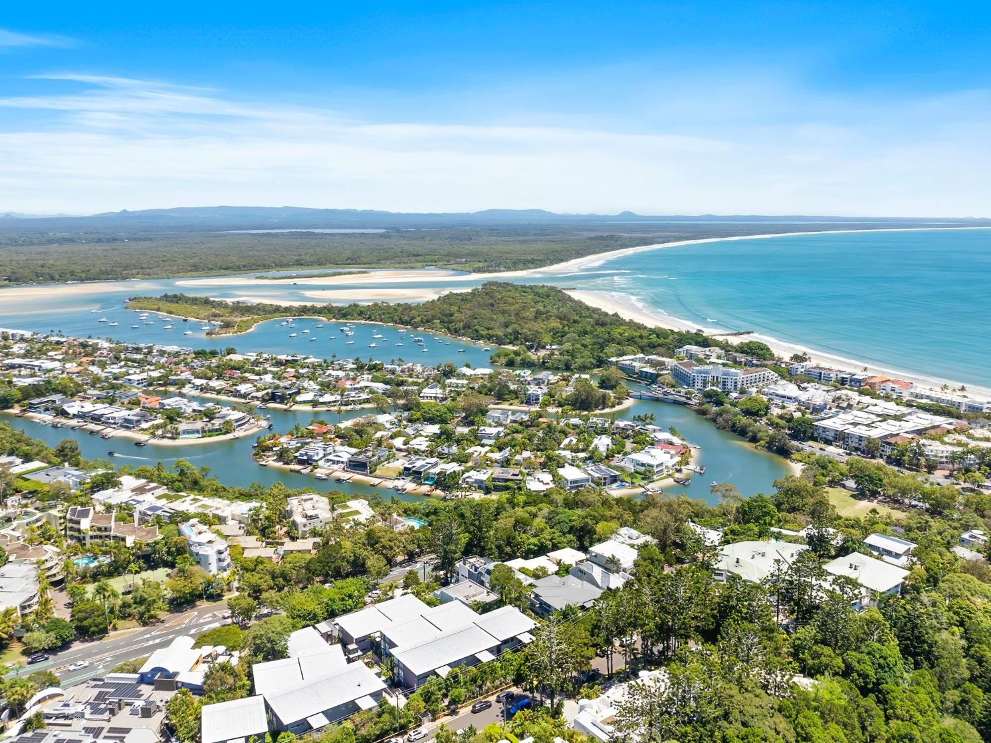 Noosa Views 4 Noosa Drive 33 Stylish Coastal Retreat