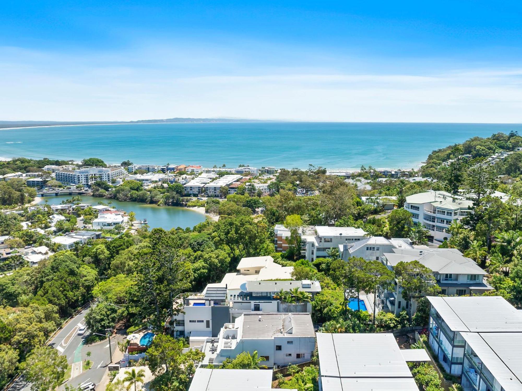 Noosa Views 4 Noosa Drive 33 Stylish Coastal Retreat