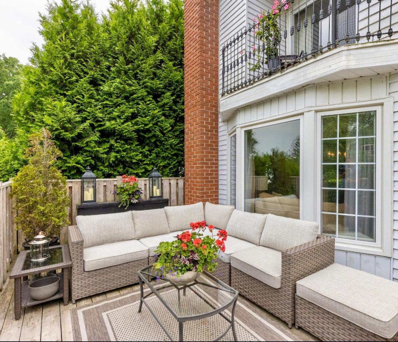 Hummingbird Haven Bed & Breakfast Luxury Suite With Terrace & Seasonal Lake Views Located in Historic Old Town Niagara-On-The-Lake