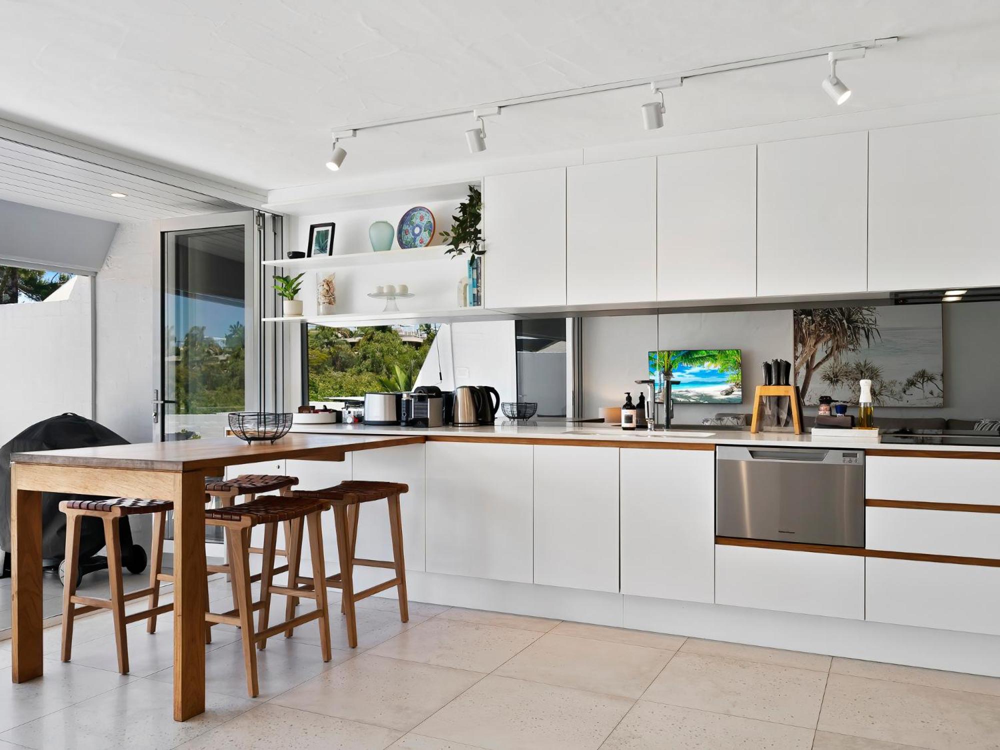 Noosa Views 4 Noosa Drive 33 Stylish Coastal Retreat