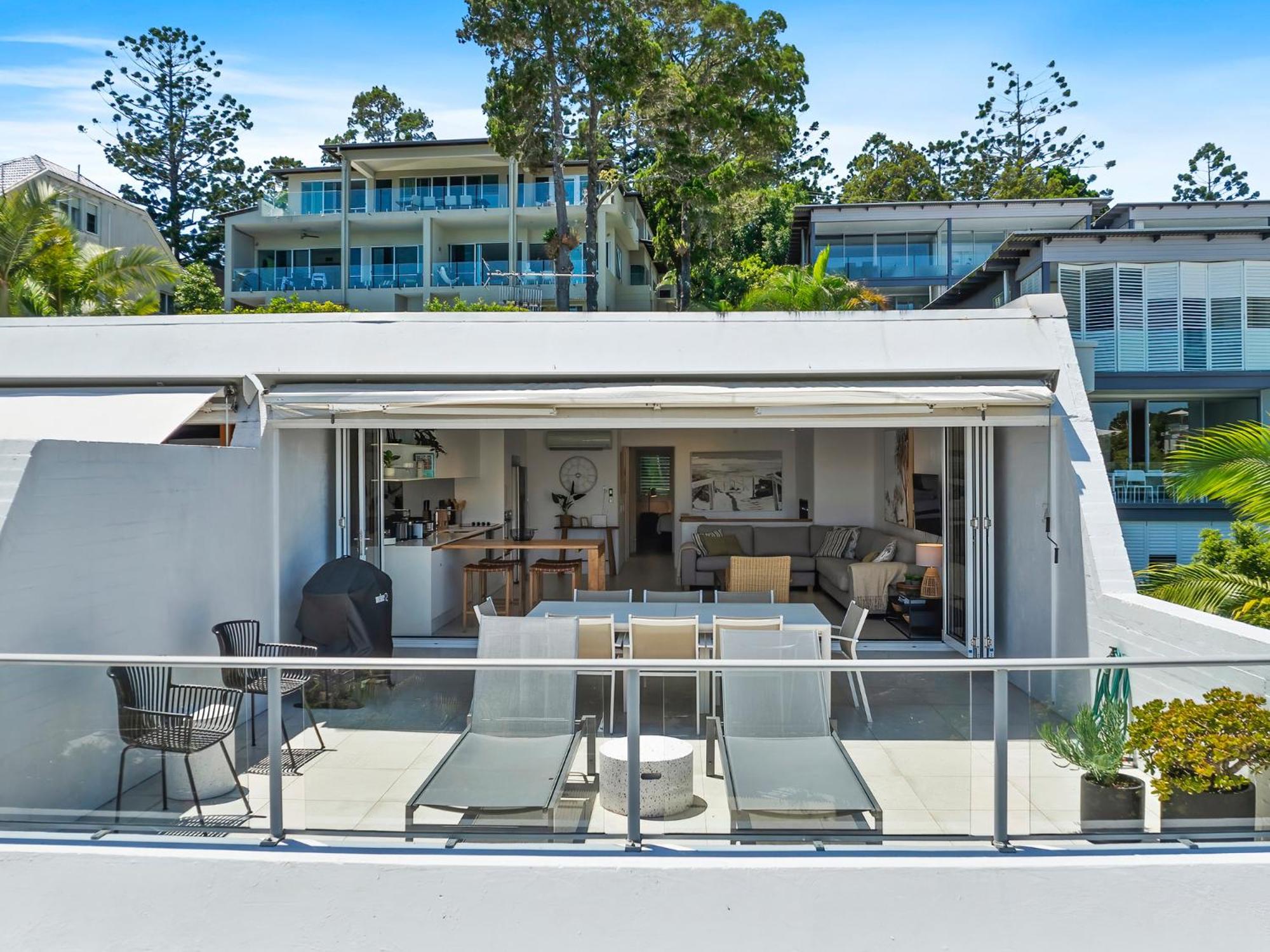 Noosa Views 4 Noosa Drive 33 Stylish Coastal Retreat