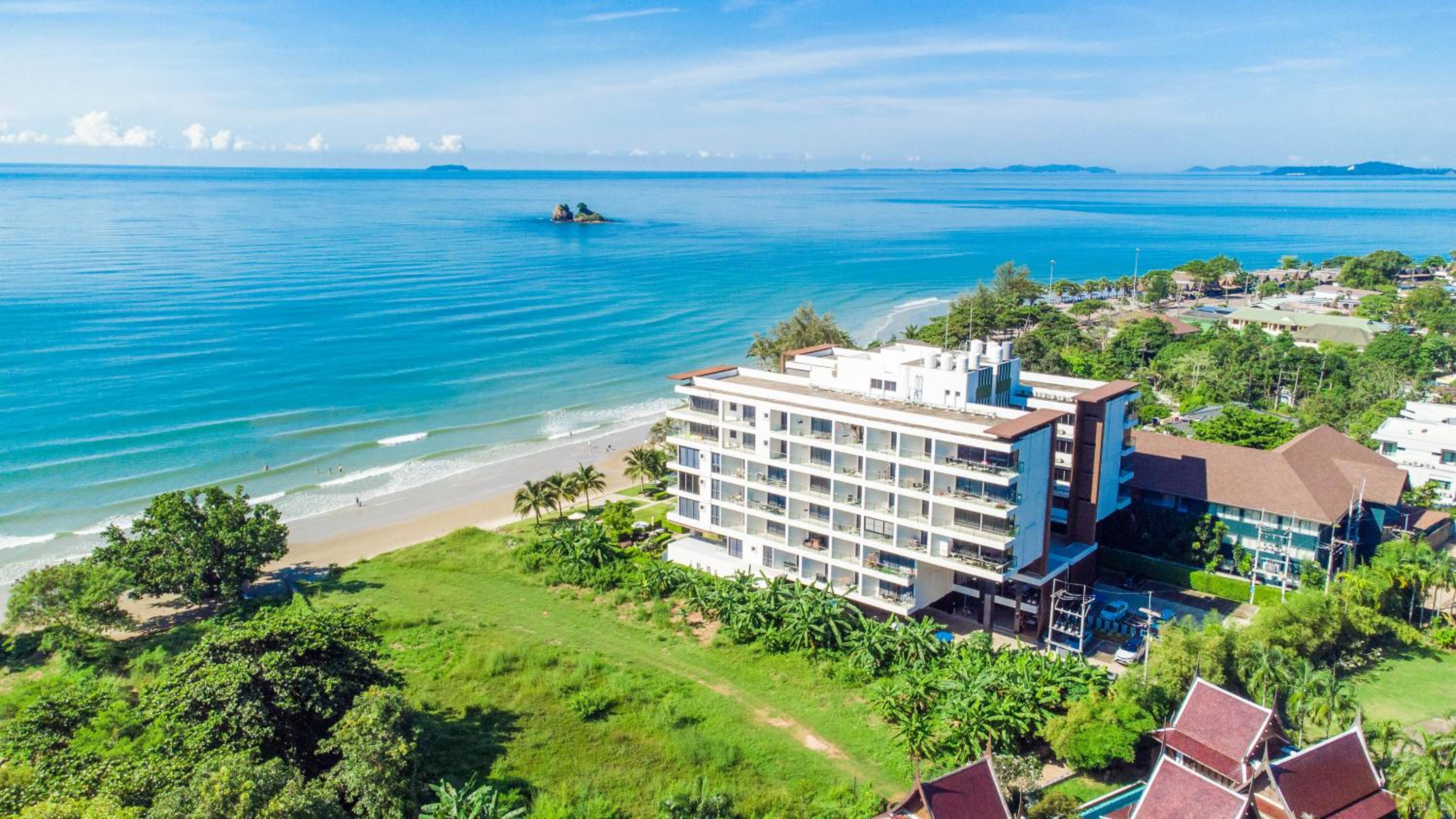 Escape Condominiums Beachfront Suites - Mae Phim view 2