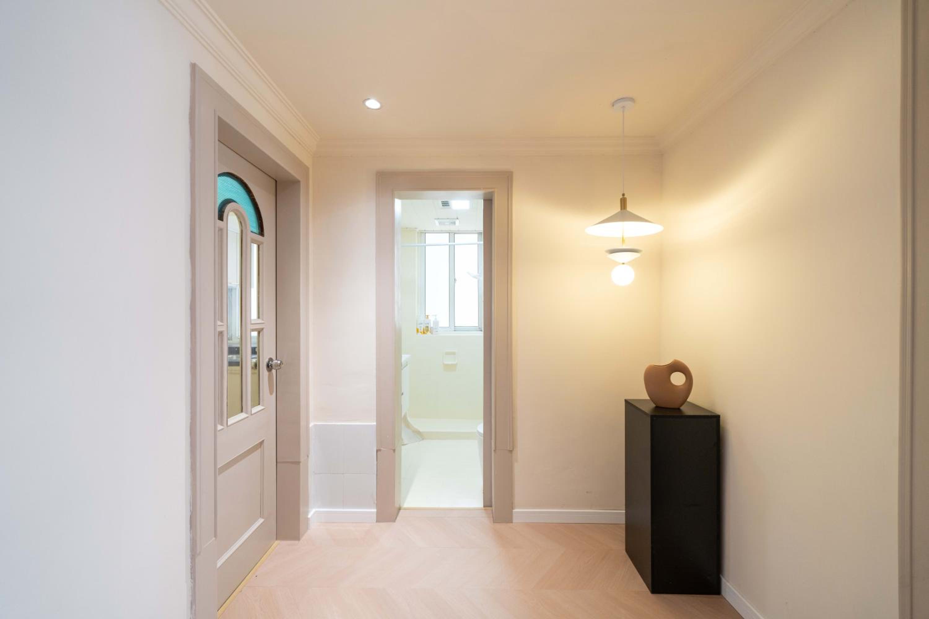 Molly House-Right on Nanjing East Road the Bund 2-Bedrooms with Elevator Apart ment Near the subway