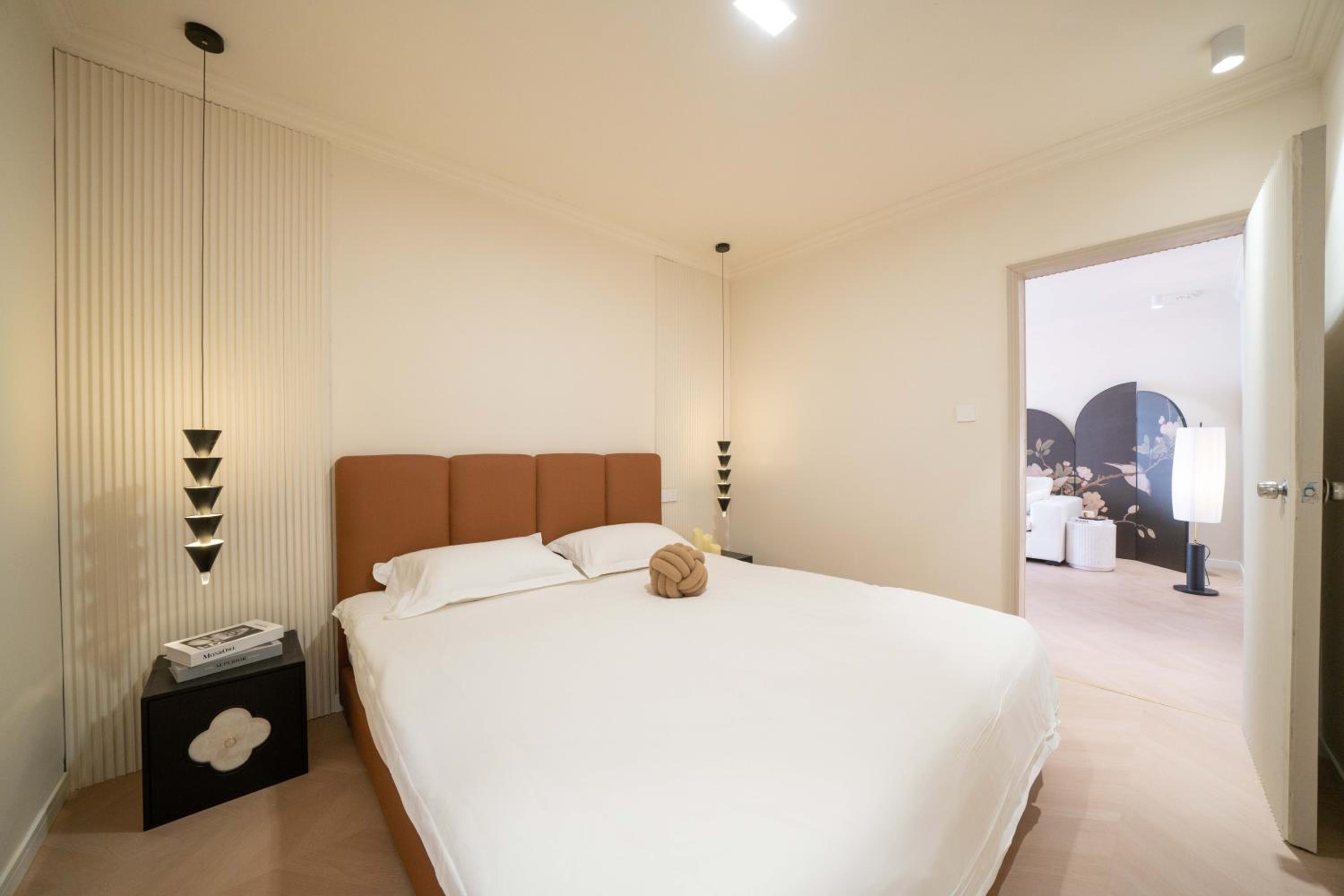 Molly House-Right on Nanjing East Road the Bund 2-Bedrooms with Elevator Apart ment Near the subway