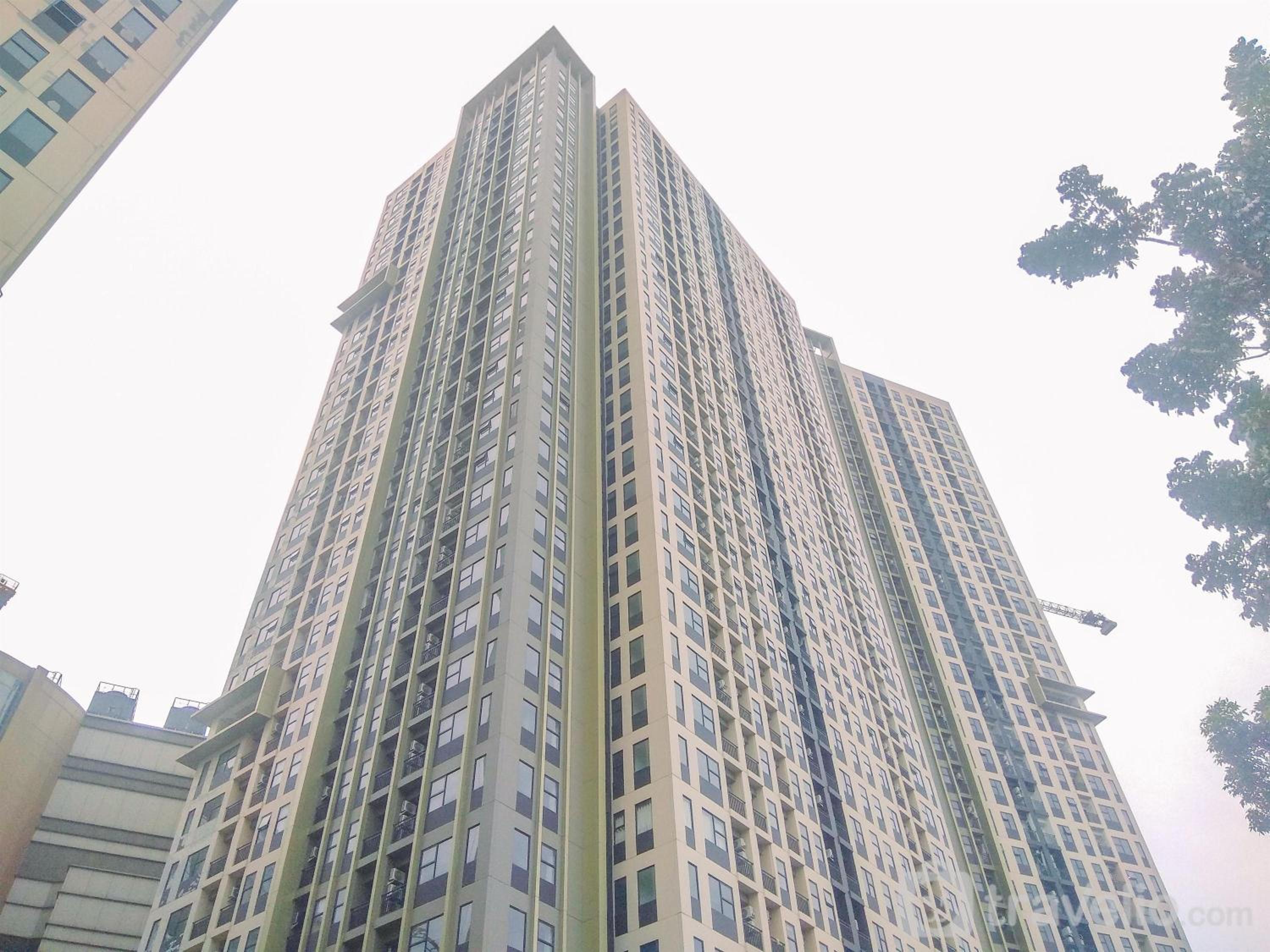 Elegant and Comfy 3BR Transpark Cibubur Apartment By Travelio