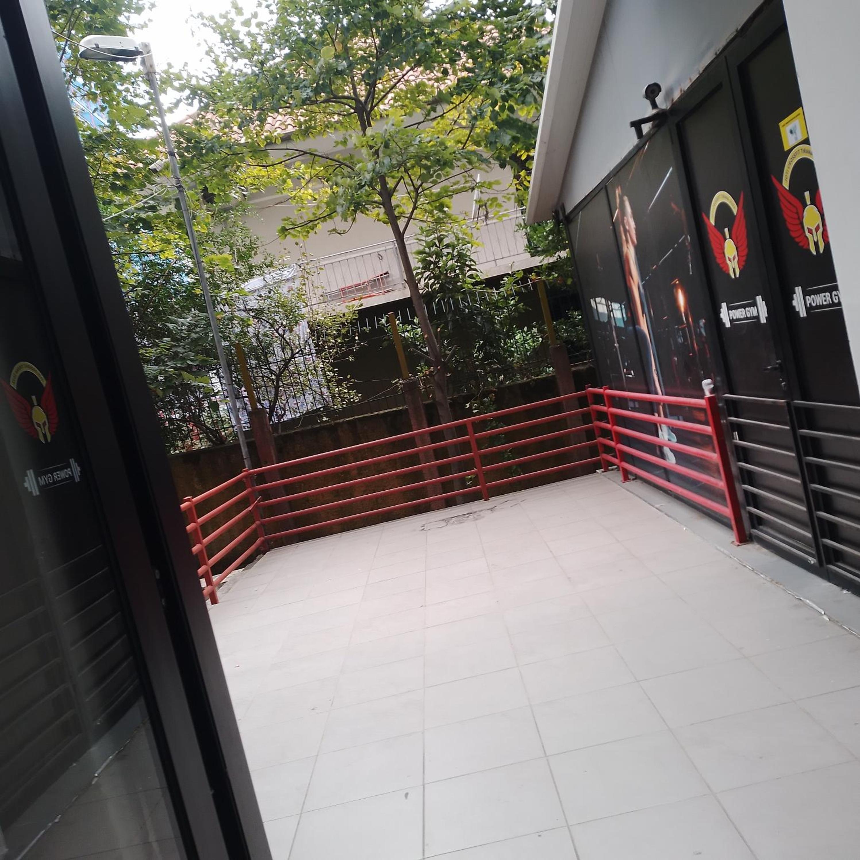 Bora Home Albania me vetshërbim 24 orë pranë Liqenit