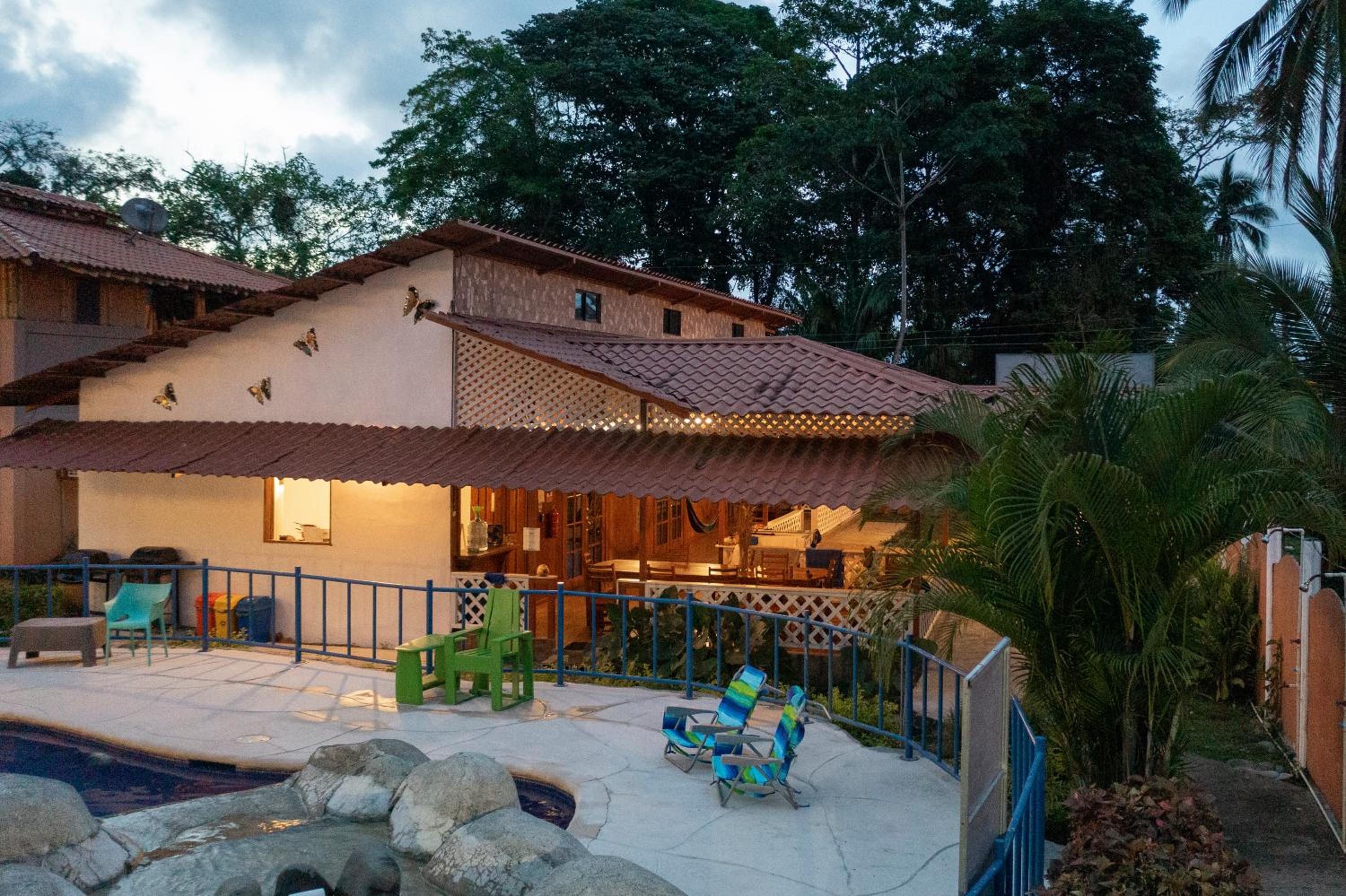 Pangea Lodge with Shared Pool at the Heart of Manzanillo