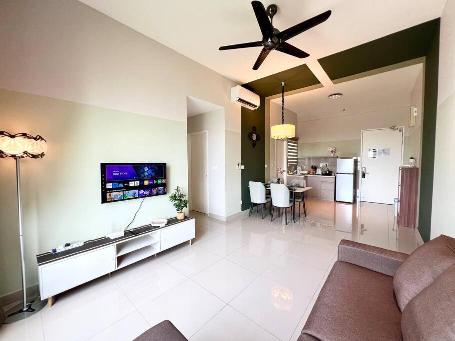 Amber Cove Cuti Melaka 2BR-6pax-SmartTV-1Park photo 1