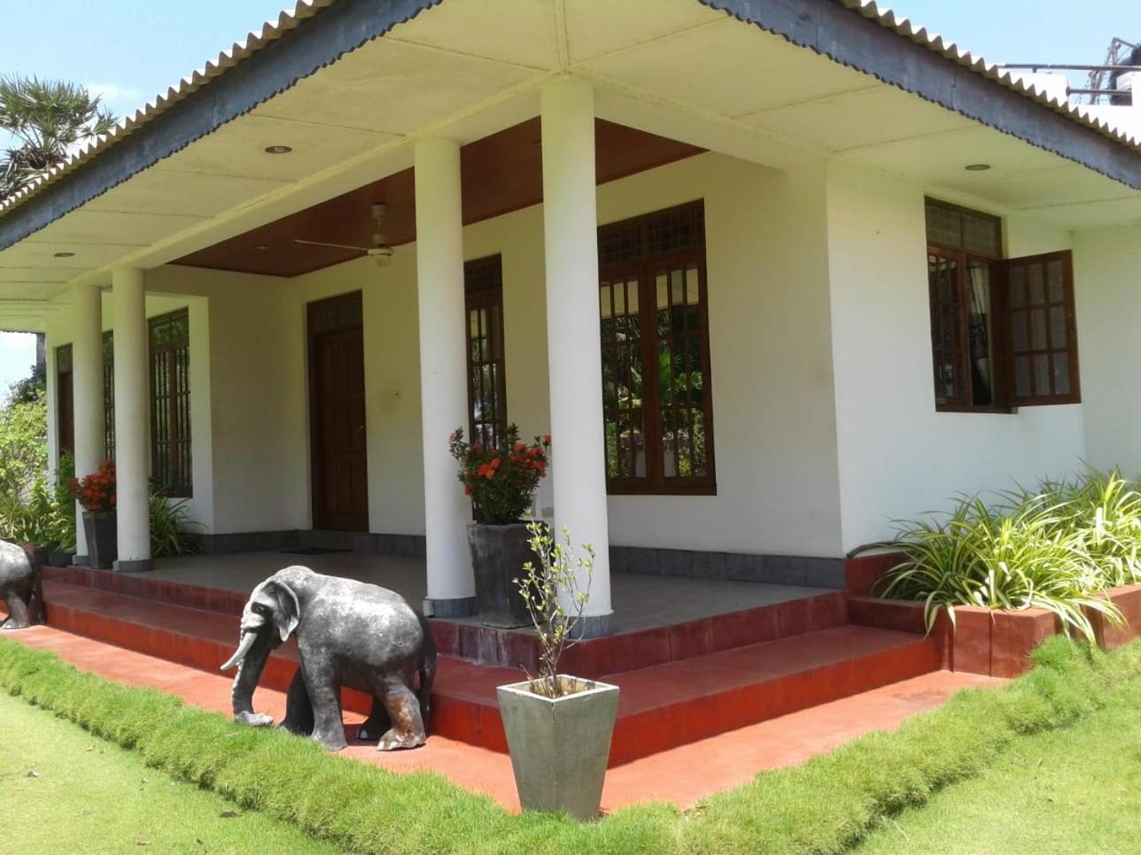 GOLDEN TEMPLE VILLA ,Nilaveli Rd, Trincomalee