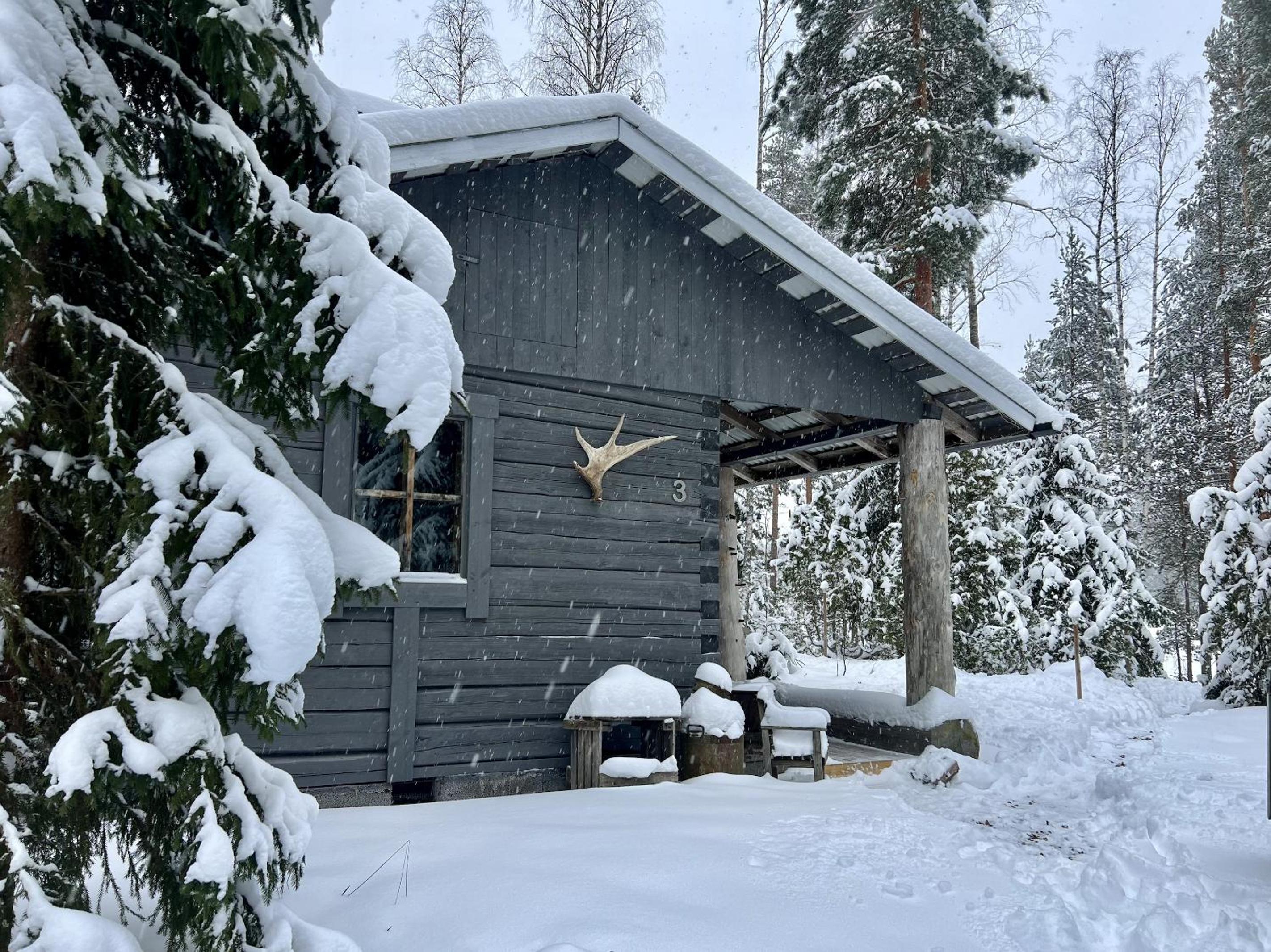 Iken Mökit