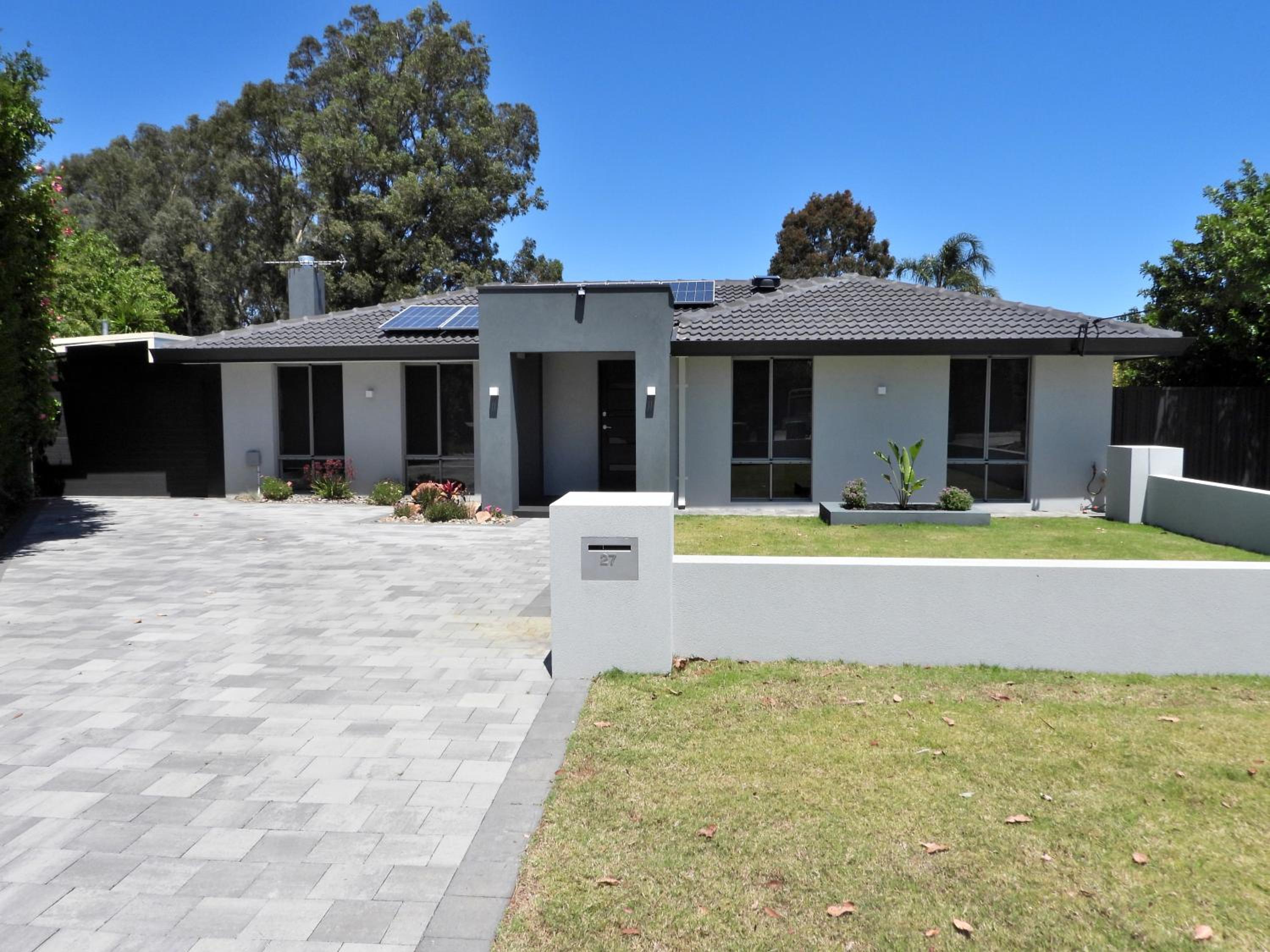 Deluxe modern family home with Pool