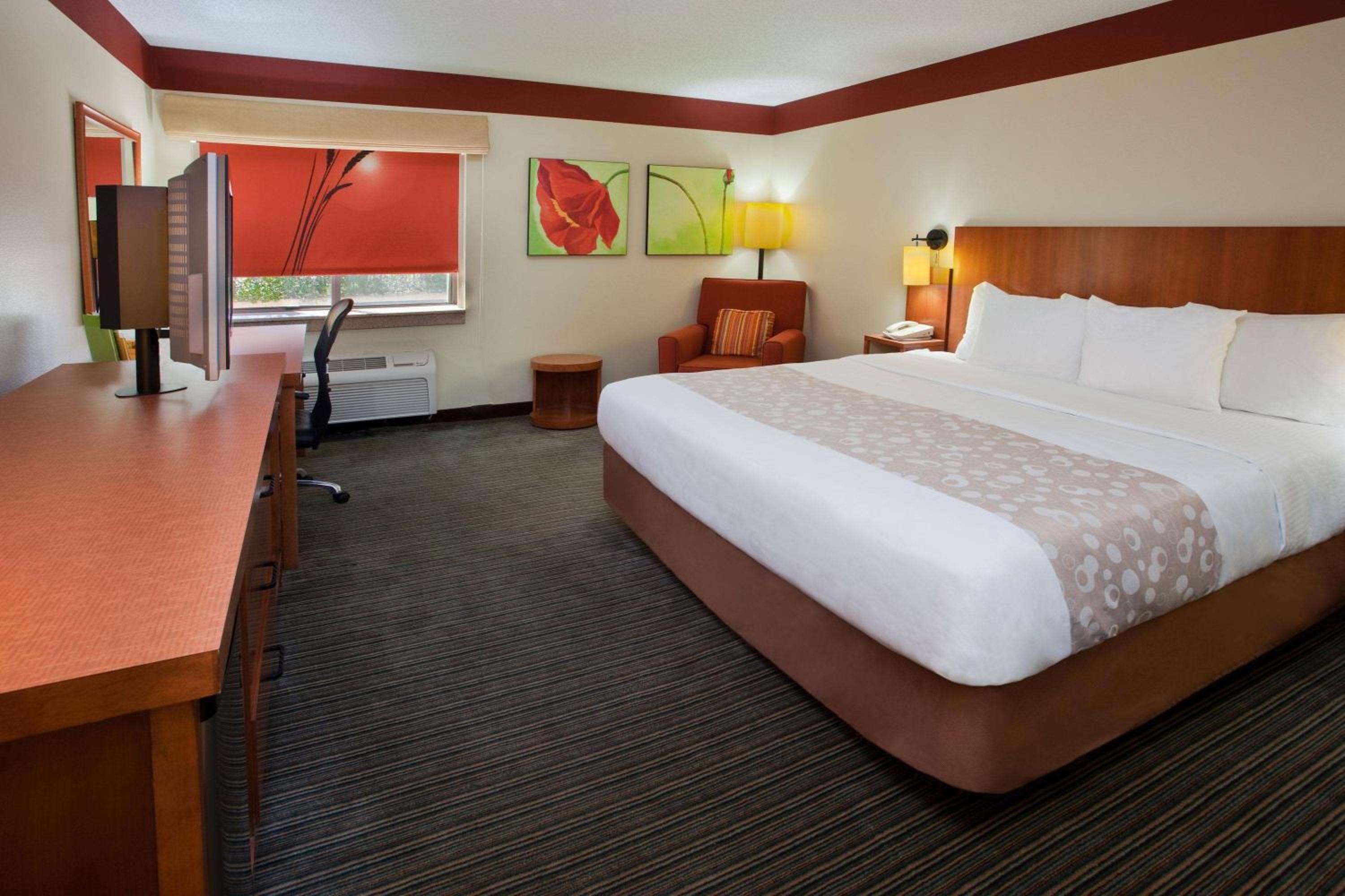 Columbus Vacations - Travelodge by Wyndham Columbus State University - Property Image 2