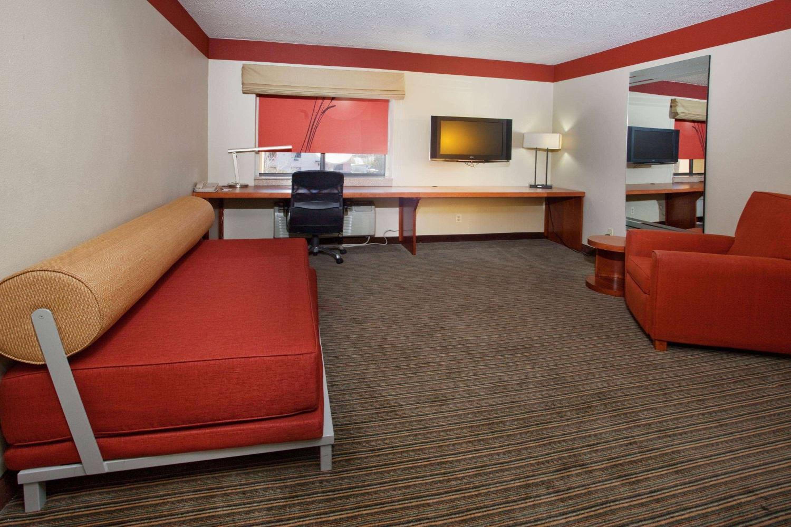 Columbus Vacations - Travelodge by Wyndham Columbus State University - Property Image 14