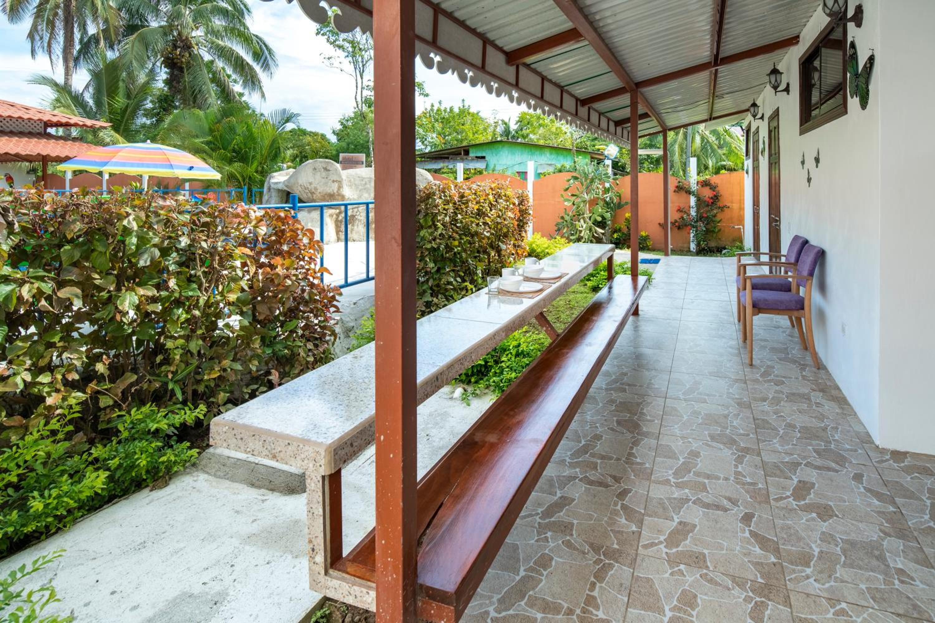 Pangea Lodge with Shared Pool at the Heart of Manzanillo