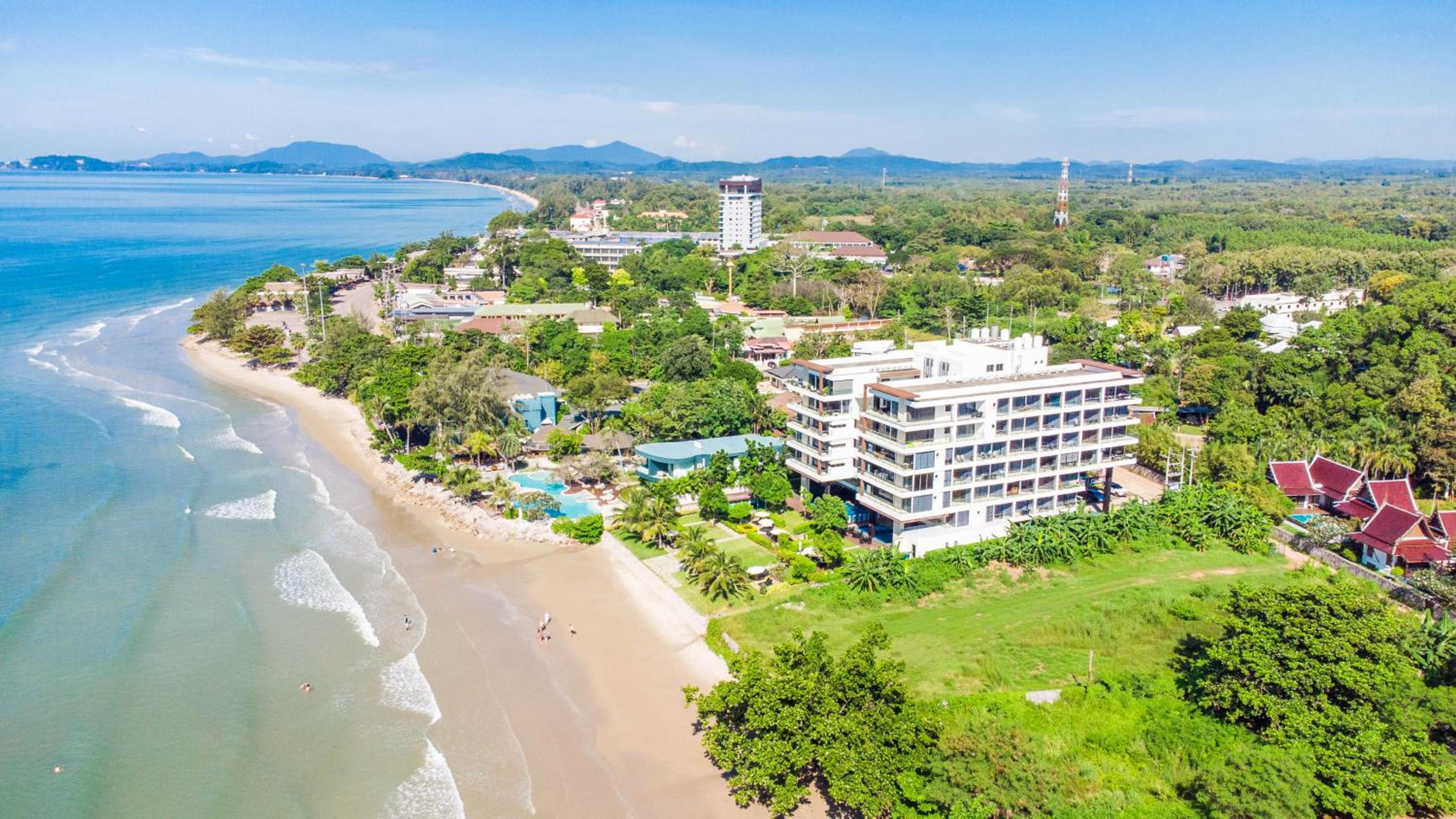 Escape Condominiums Beachfront Suites - Mae Phim view 3