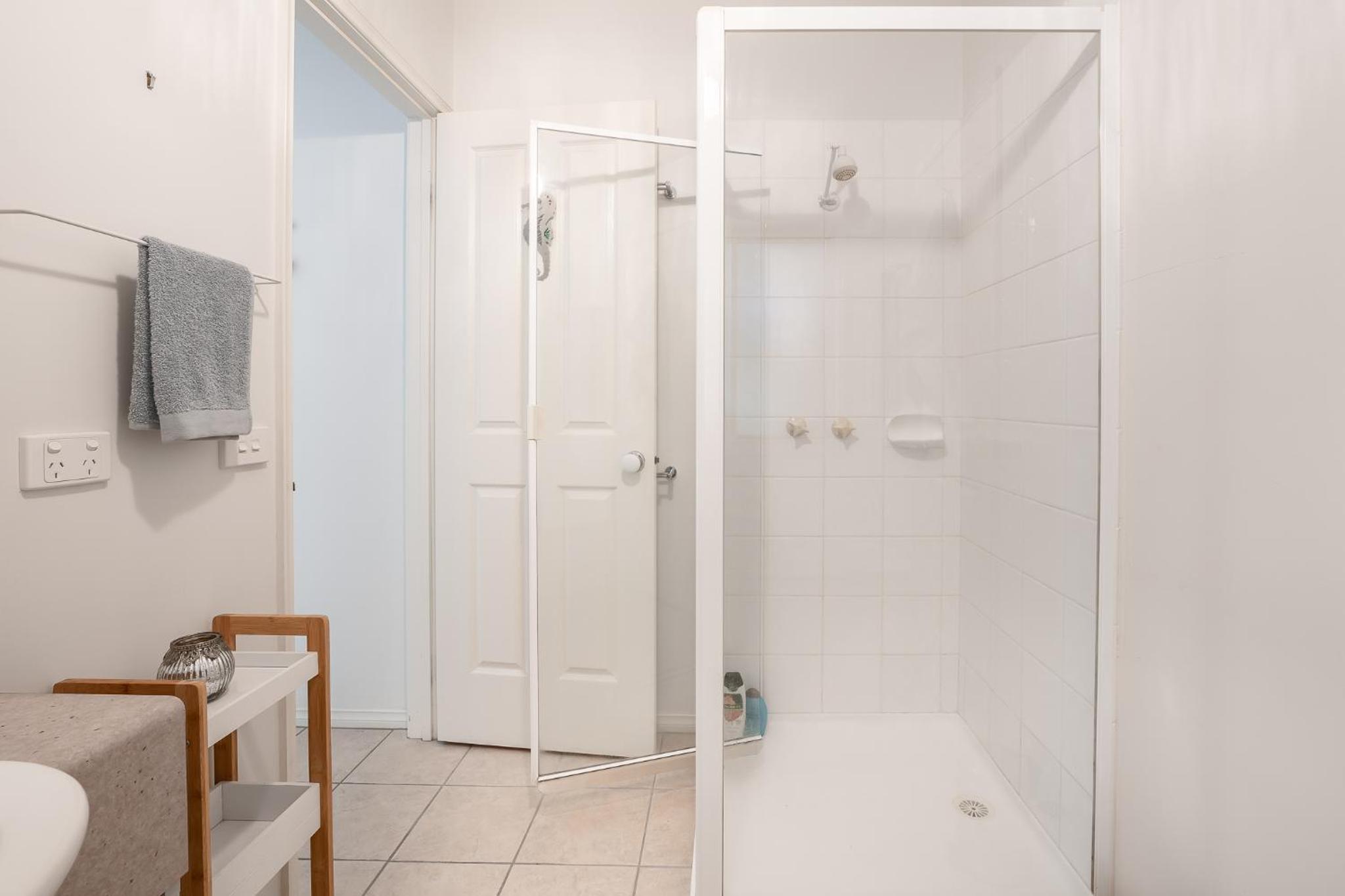 Pet Friendly, Walk to Dog Beach, Summer Escape