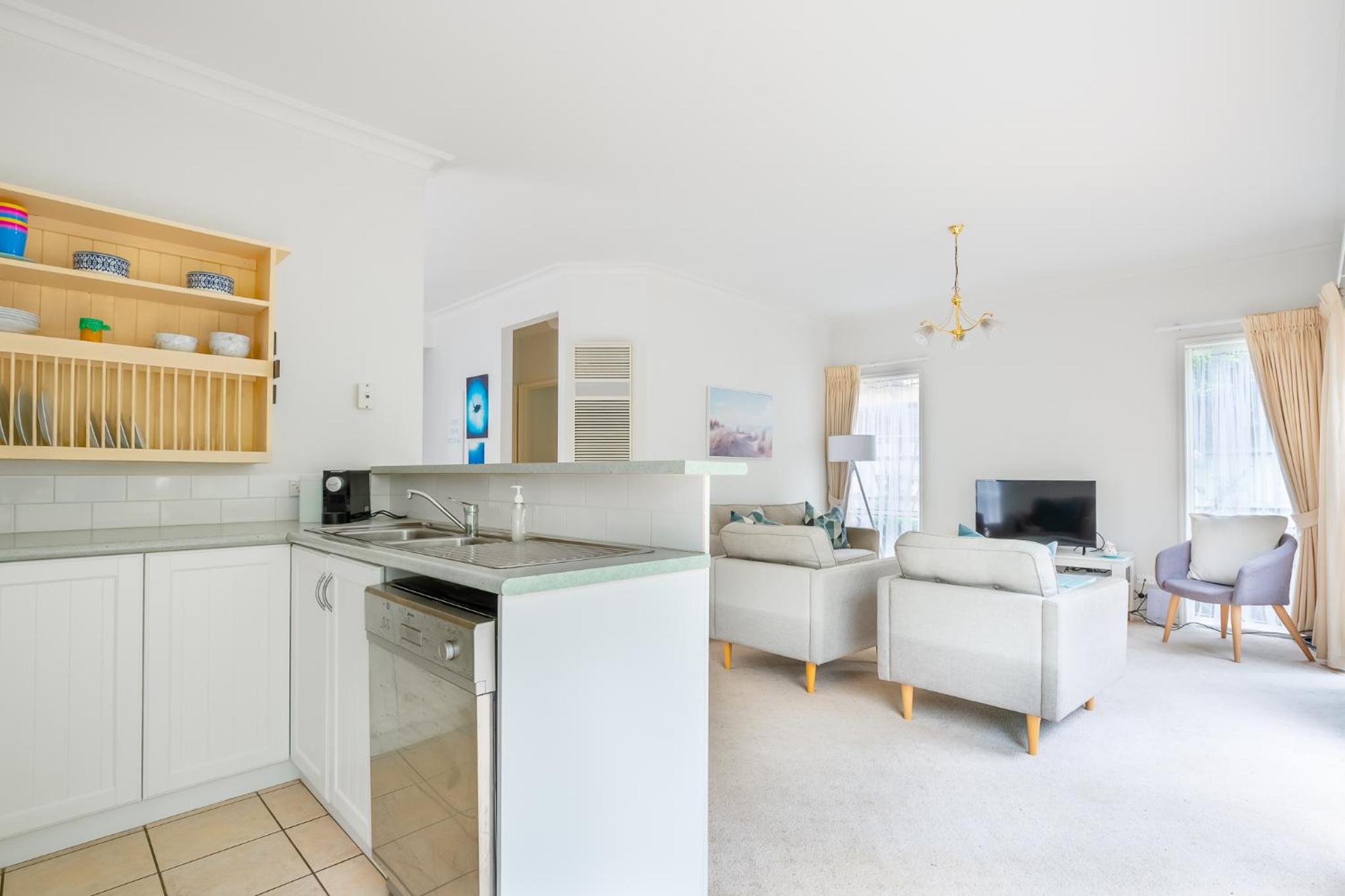 Pet Friendly, Walk to Dog Beach, Summer Escape