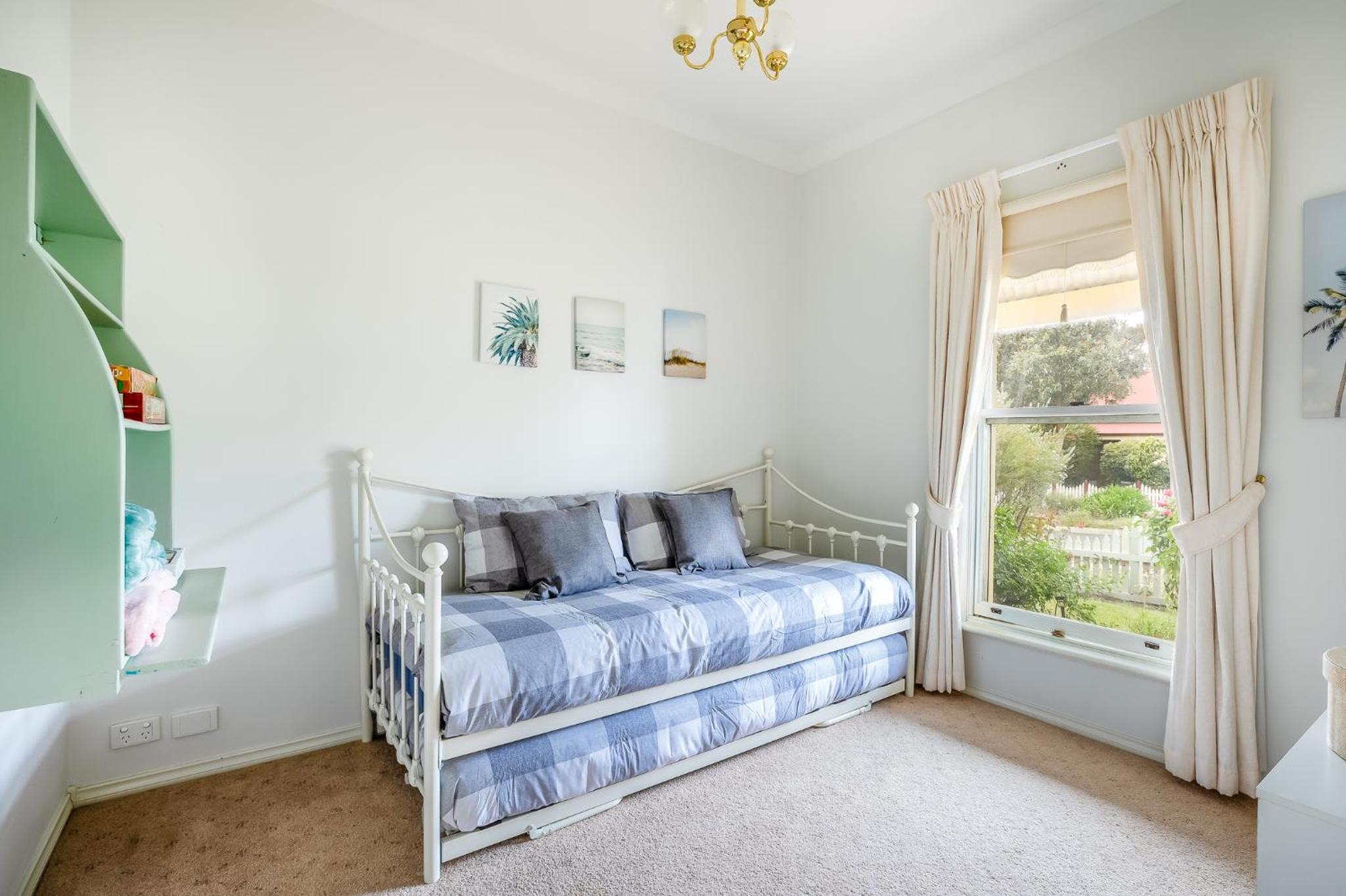 Pet Friendly, Walk to Dog Beach, Summer Escape
