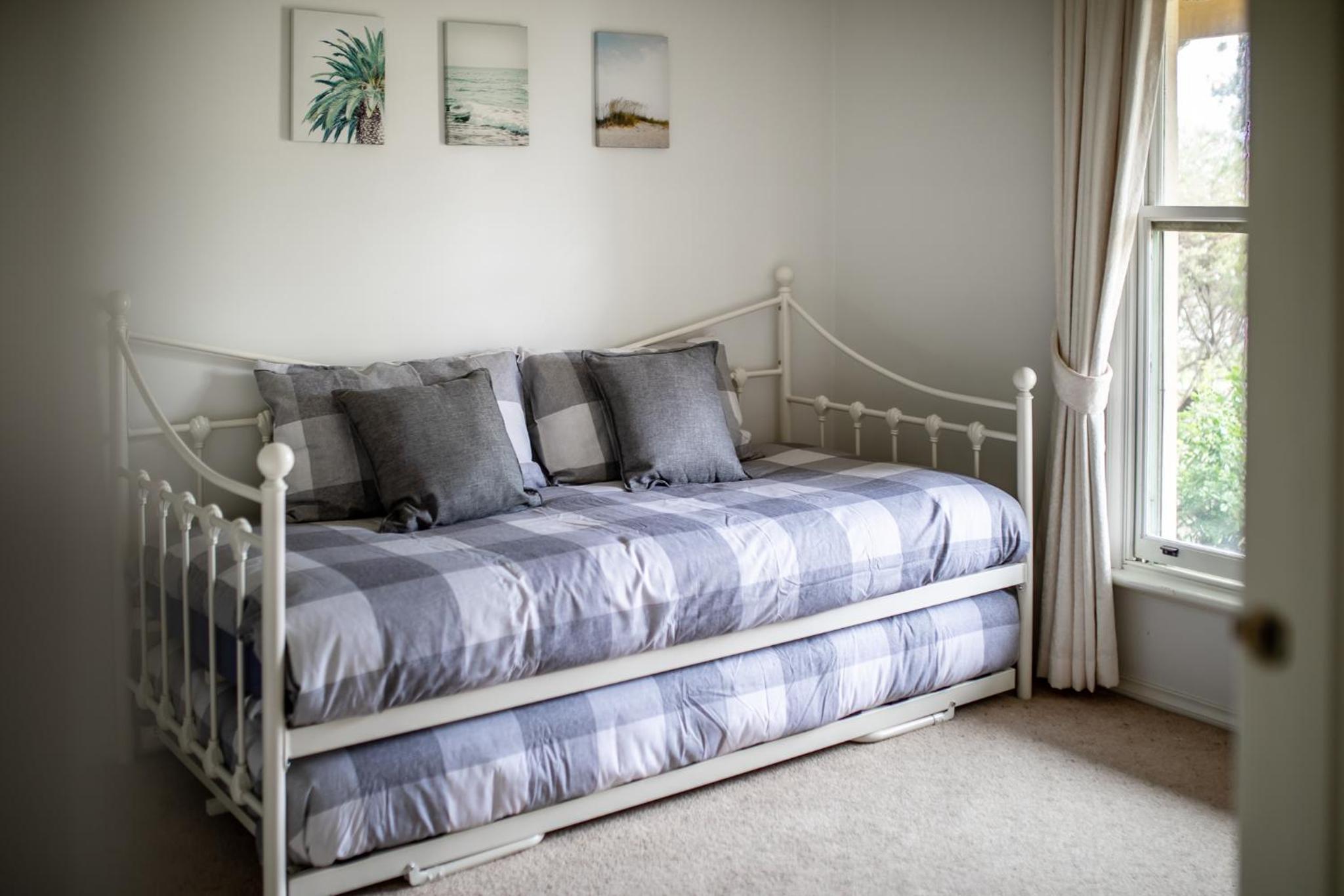 Pet Friendly, Walk to Dog Beach, Summer Escape