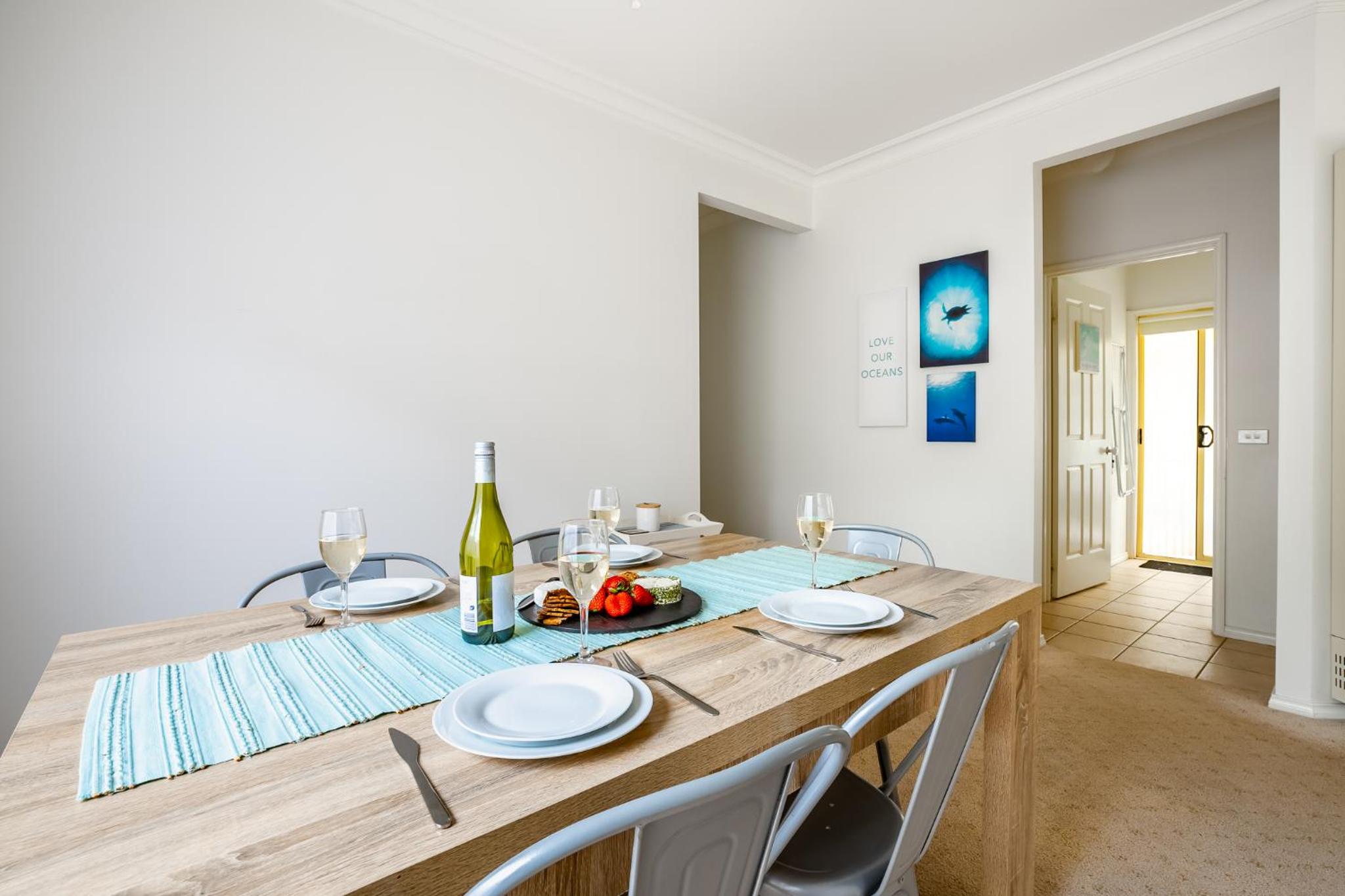 Pet Friendly, Walk to Dog Beach, Summer Escape