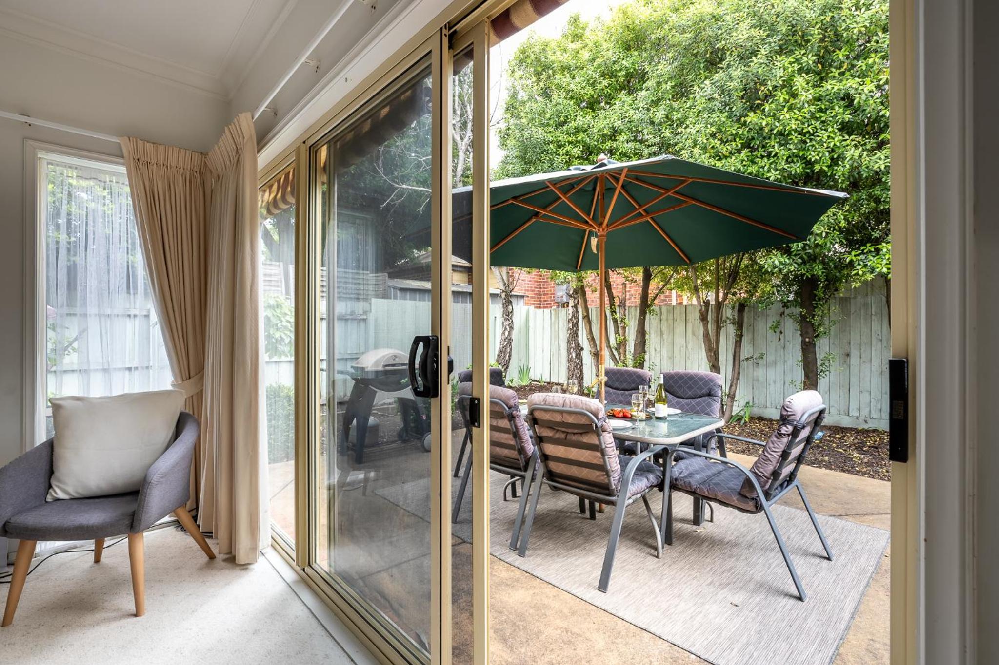 Pet Friendly, Walk to Dog Beach, Summer Escape