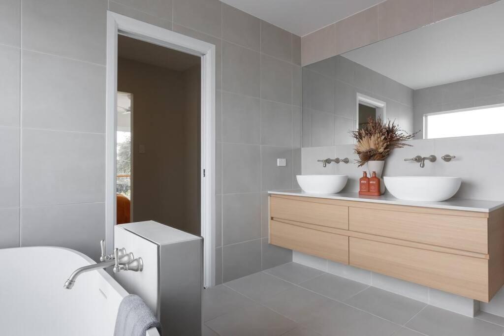 Cabablanca - New Coastal Home, Cabarita Beach