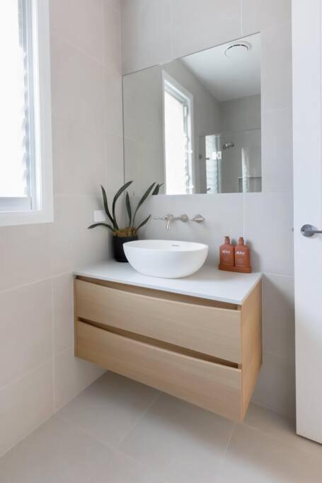 Cabablanca - New Coastal Home, Cabarita Beach