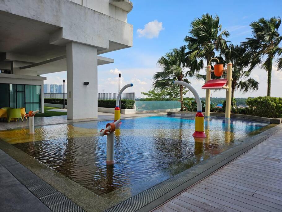 3BR Mosaic Midvalley Southkey w Bathtub