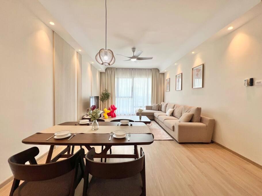 3BR Mosaic Midvalley Southkey w Bathtub