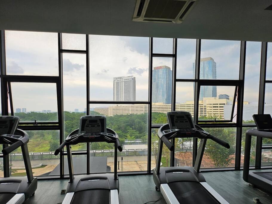 3BR Mosaic Midvalley Southkey w Bathtub