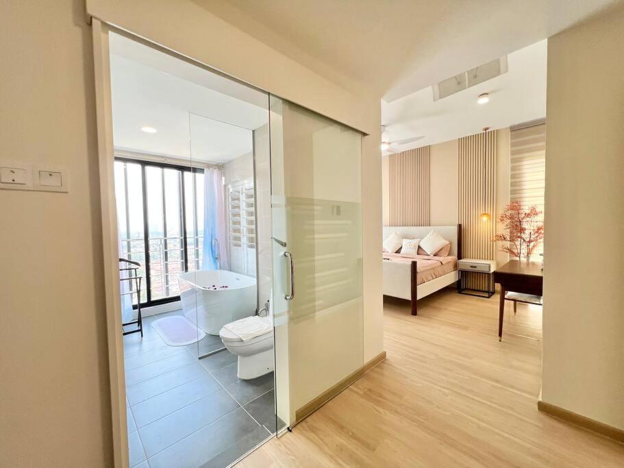 3BR Mosaic Midvalley Southkey w Bathtub