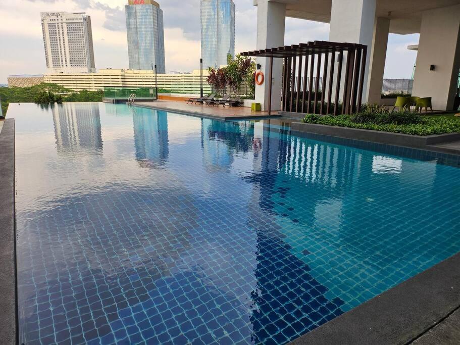 3BR Mosaic Midvalley Southkey w Bathtub