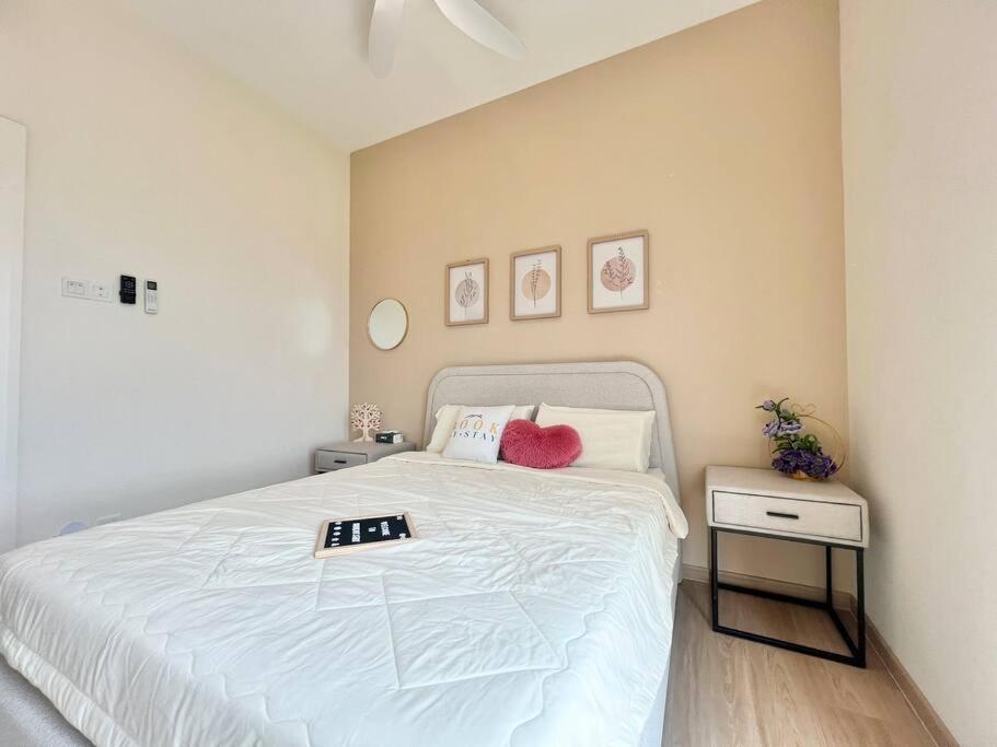 3BR Mosaic Midvalley Southkey w Bathtub